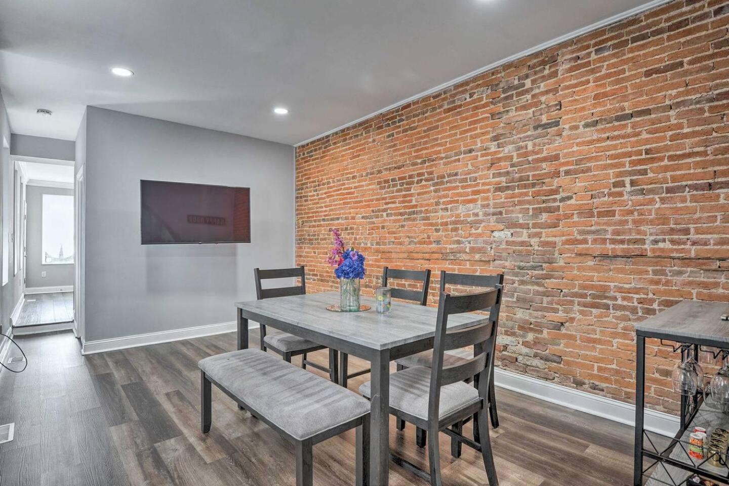 Baltimore Abode, Walk to Cross Street Market! - Property Image 4