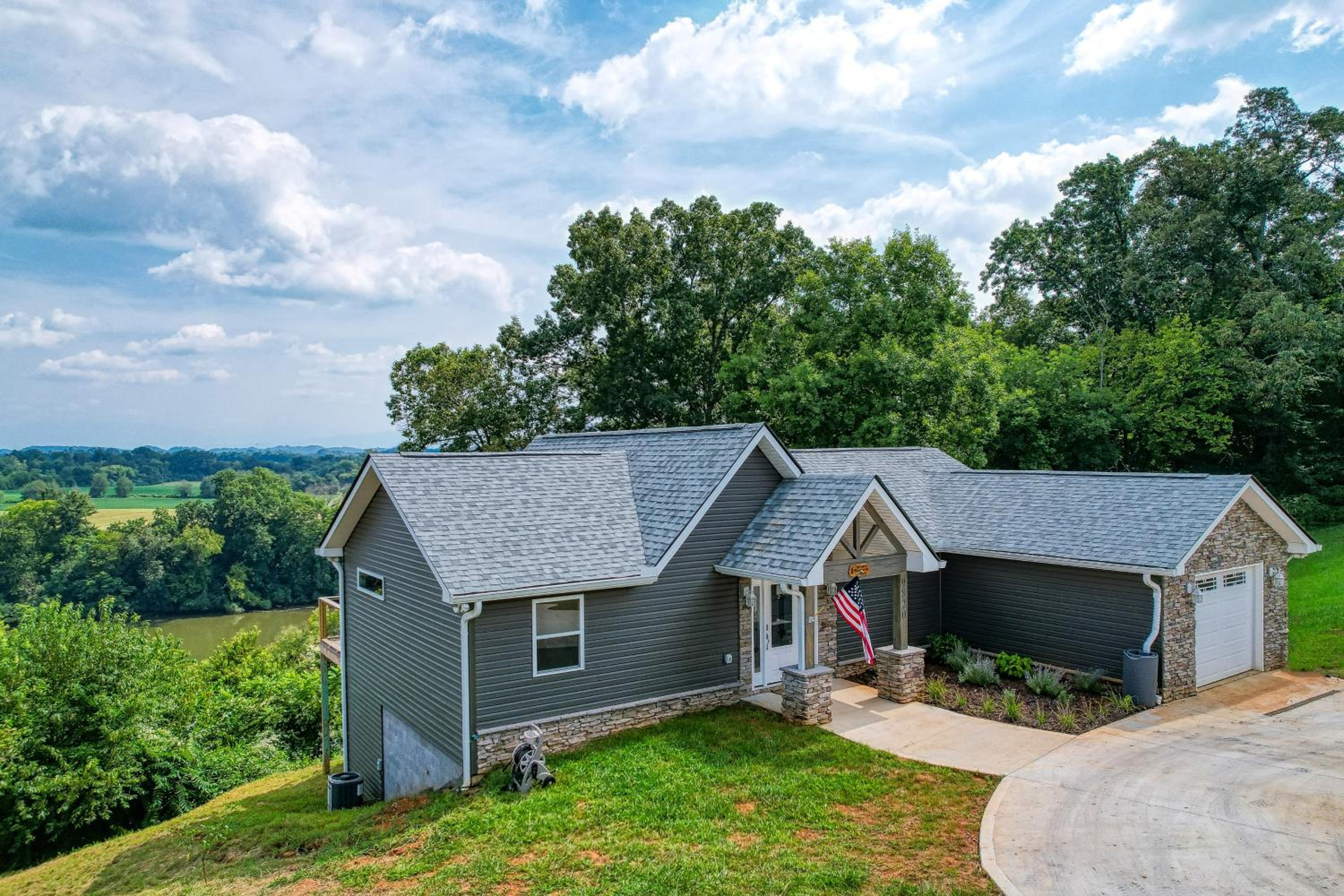 Broadview, River, Golf Course, Games, free Attraction Tickets, WIFI!!!