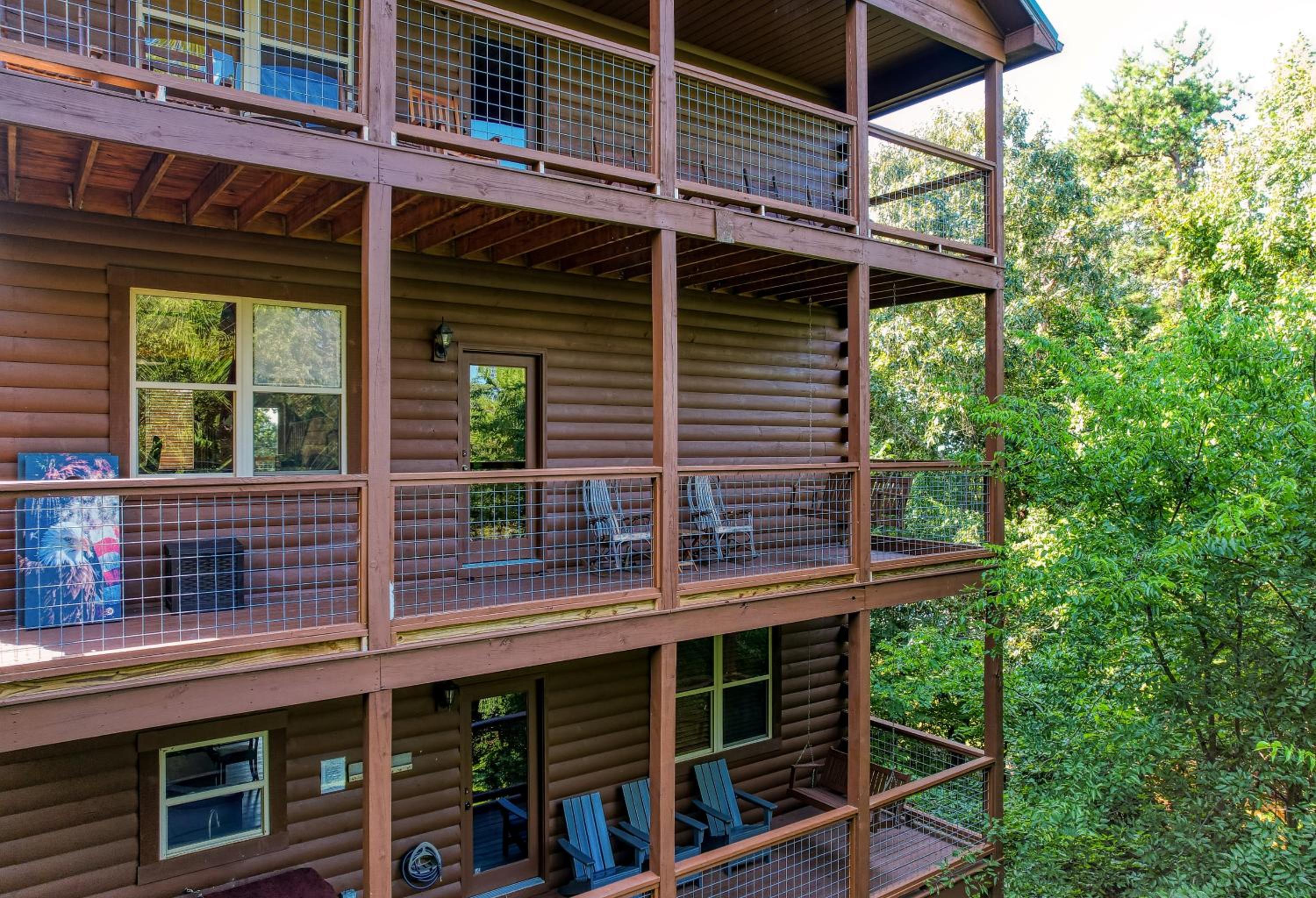 Cozy Bear Lodge, Game Room, Theater Room, Hot Tub, Free Attraction Tickets, WIFI Sleeps 20!!! view 4