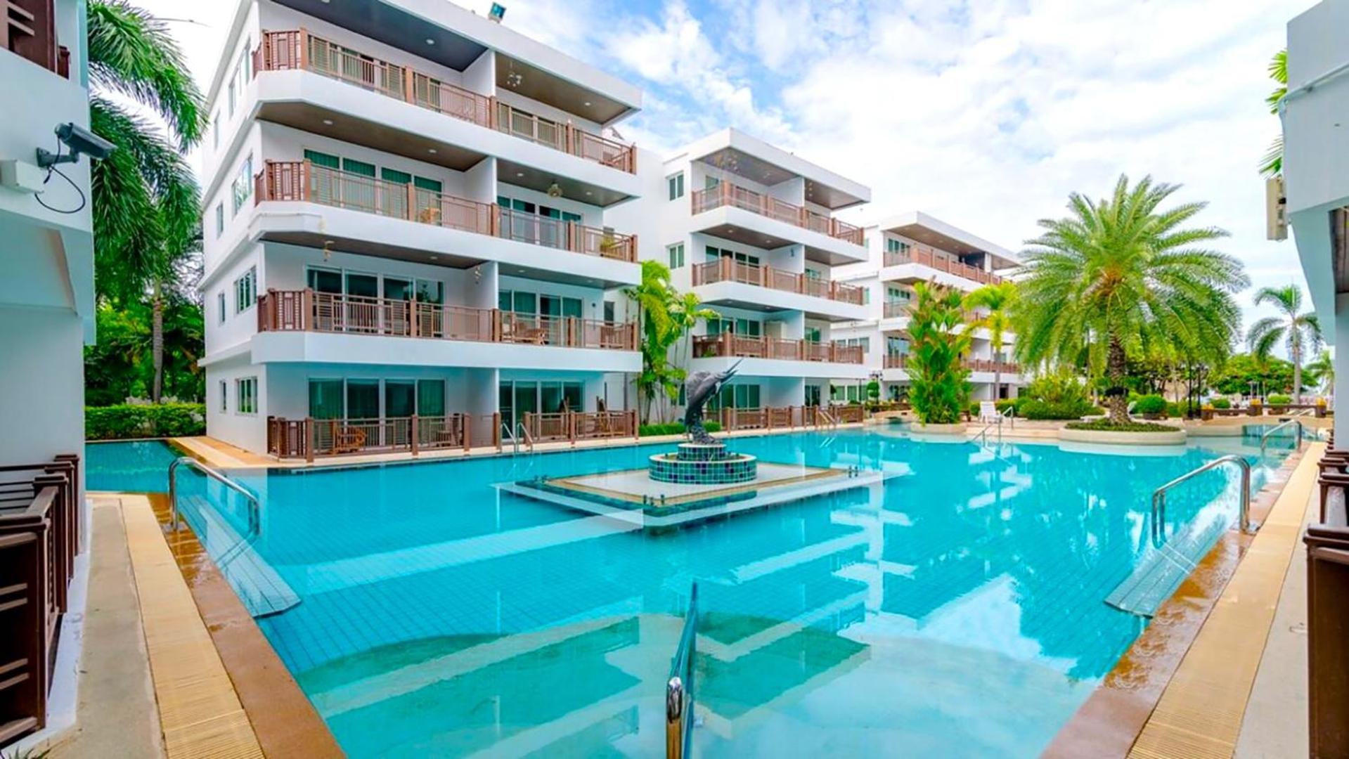 Beachfront Apartment with Balcony, Sea View & Pool View - Cha Am - Hua Hin