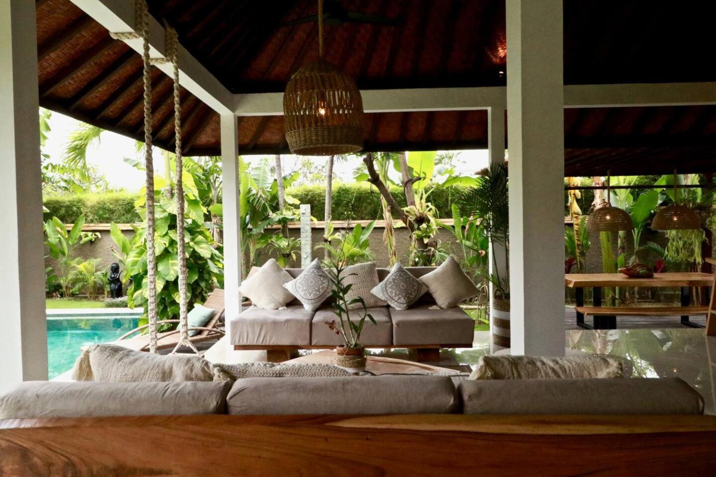 Villa Santai, huge garden Seminyak square view 5