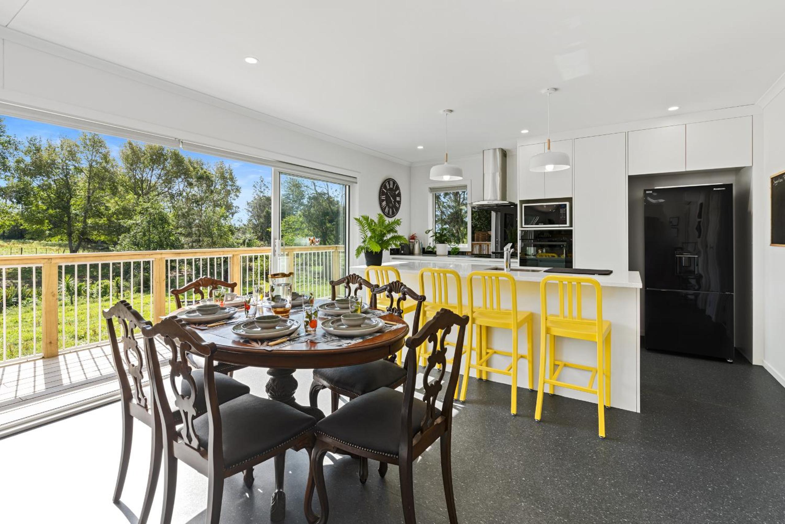 The Whitehouse - Lepperton Holiday Home