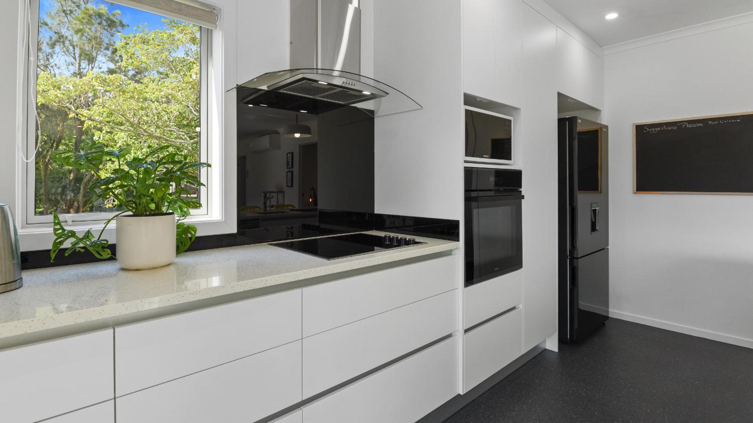 The Whitehouse - Lepperton Holiday Home