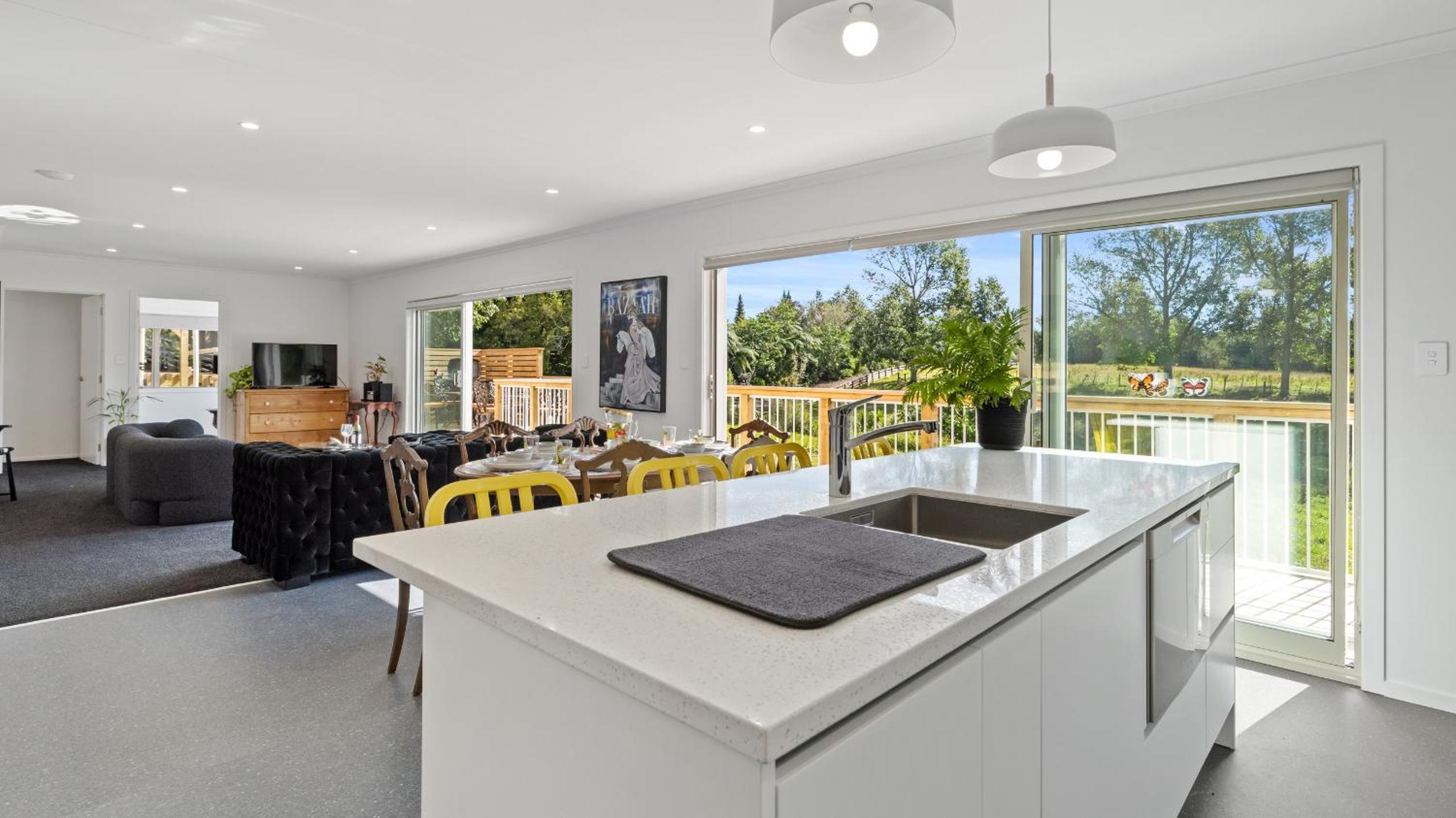 The Whitehouse - Lepperton Holiday Home