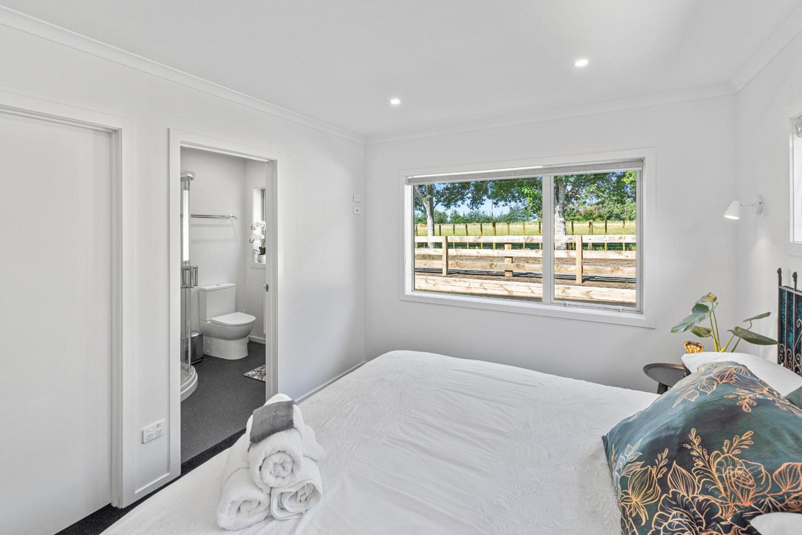 The Whitehouse - Lepperton Holiday Home