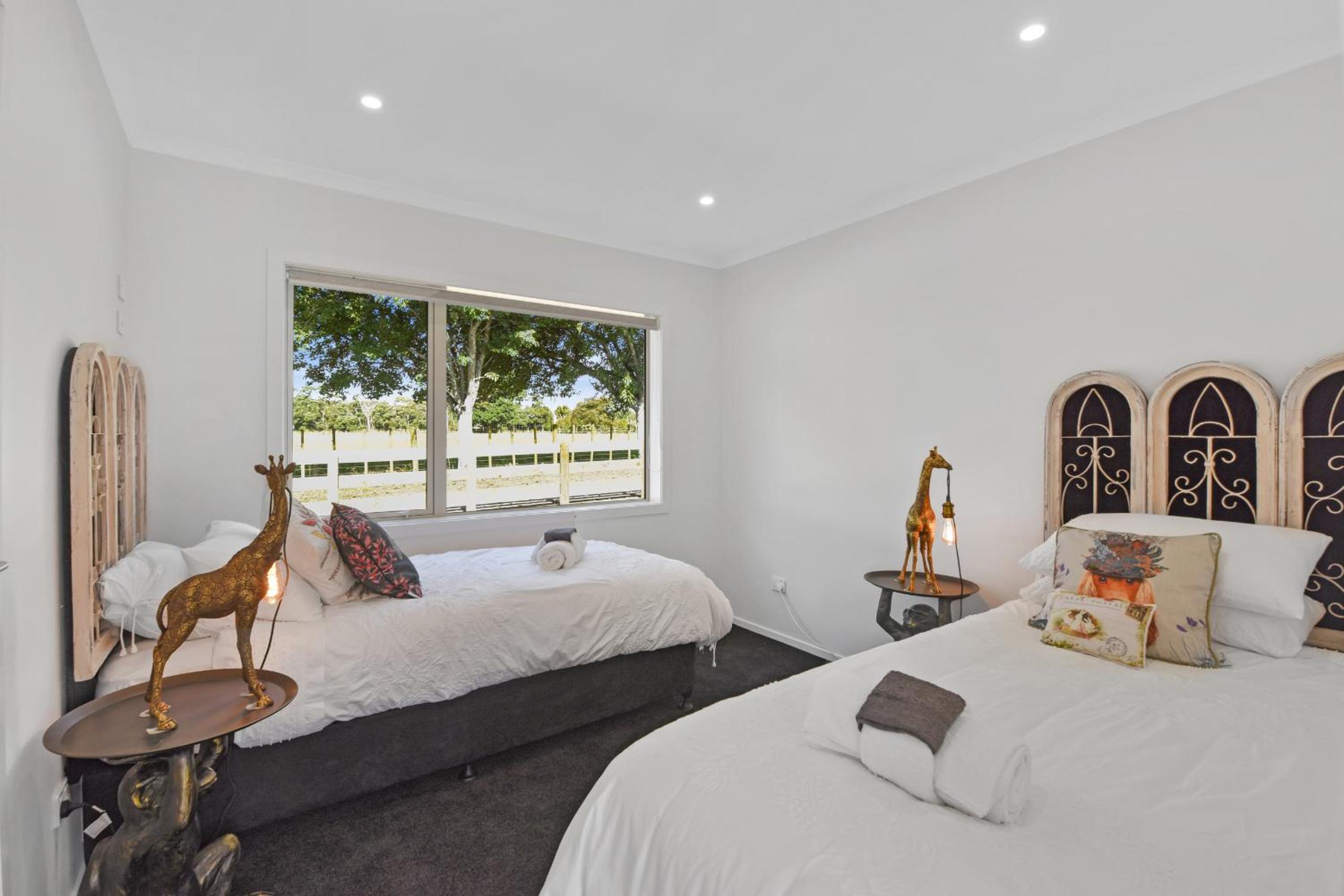The Whitehouse - Lepperton Holiday Home
