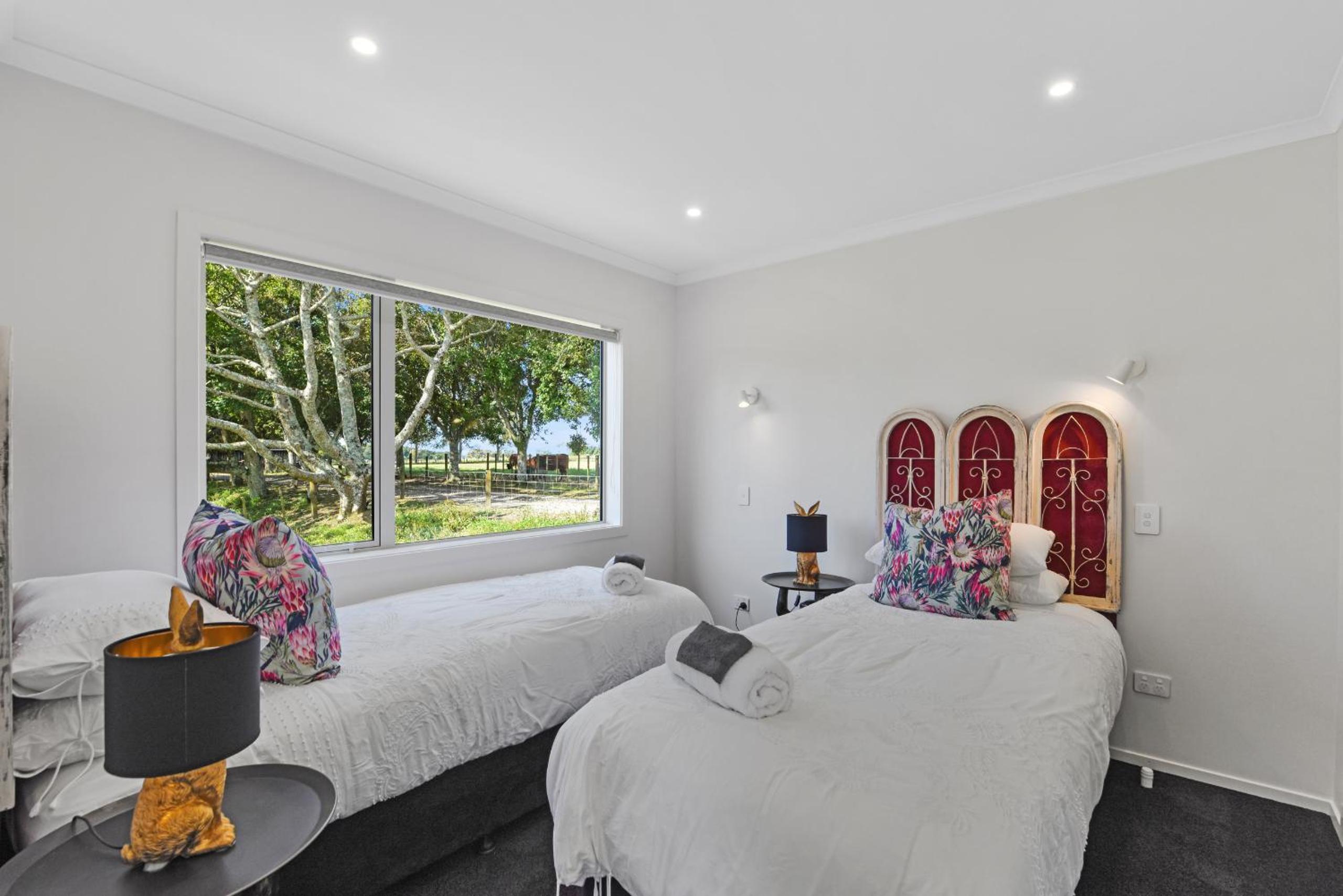 The Whitehouse - Lepperton Holiday Home