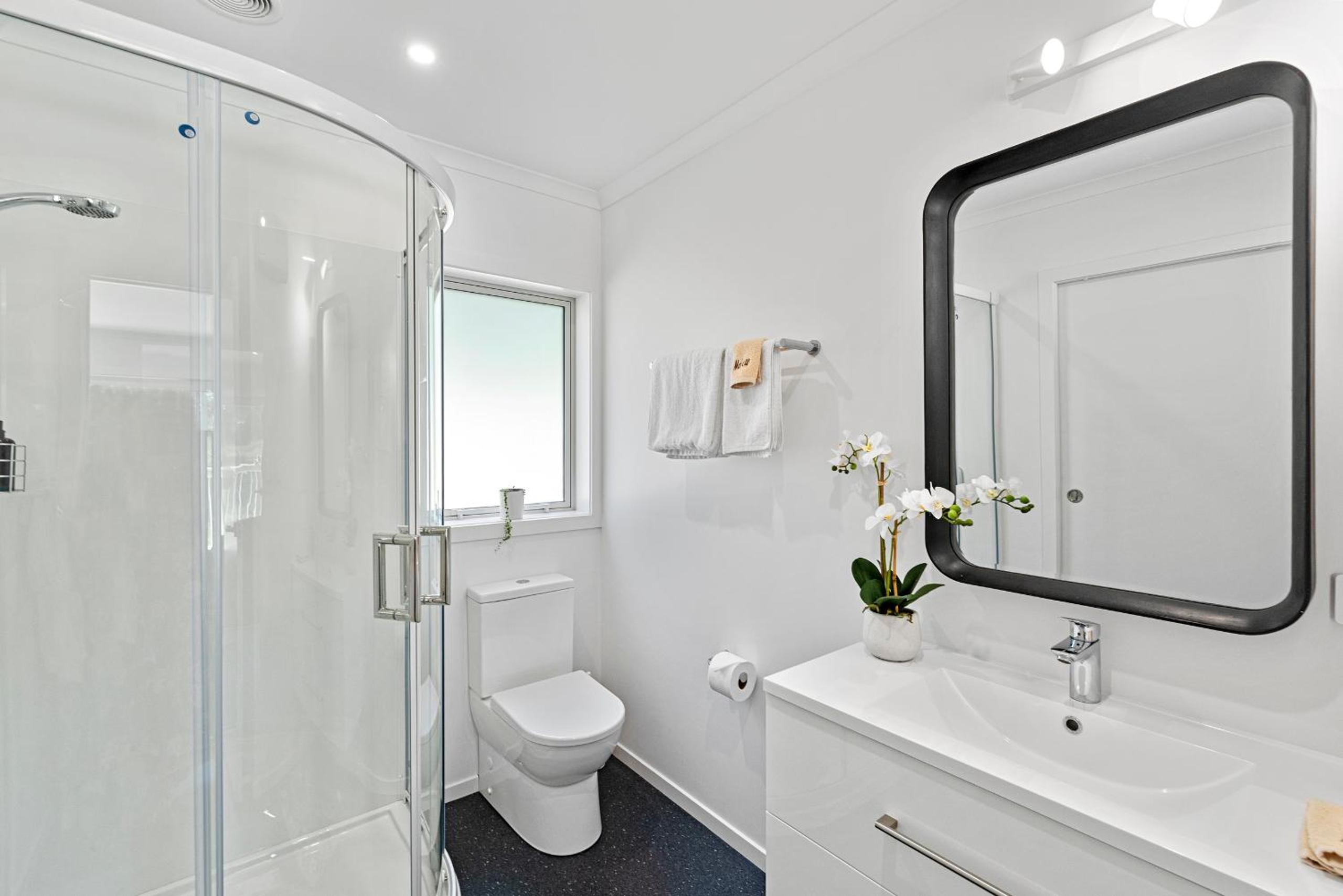 The Whitehouse - Lepperton Holiday Home