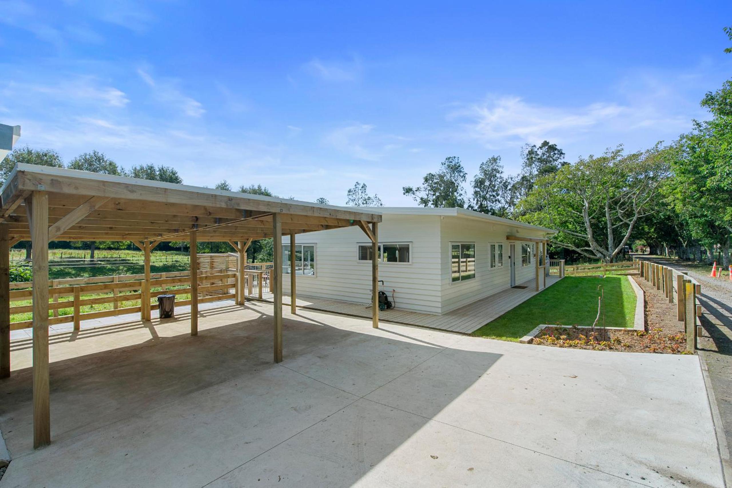 The Whitehouse - Lepperton Holiday Home