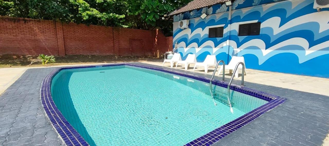 Beautiful Charming Villa Afamosa Private pool 3 rooms lot 1212 bumiputra only photo 7