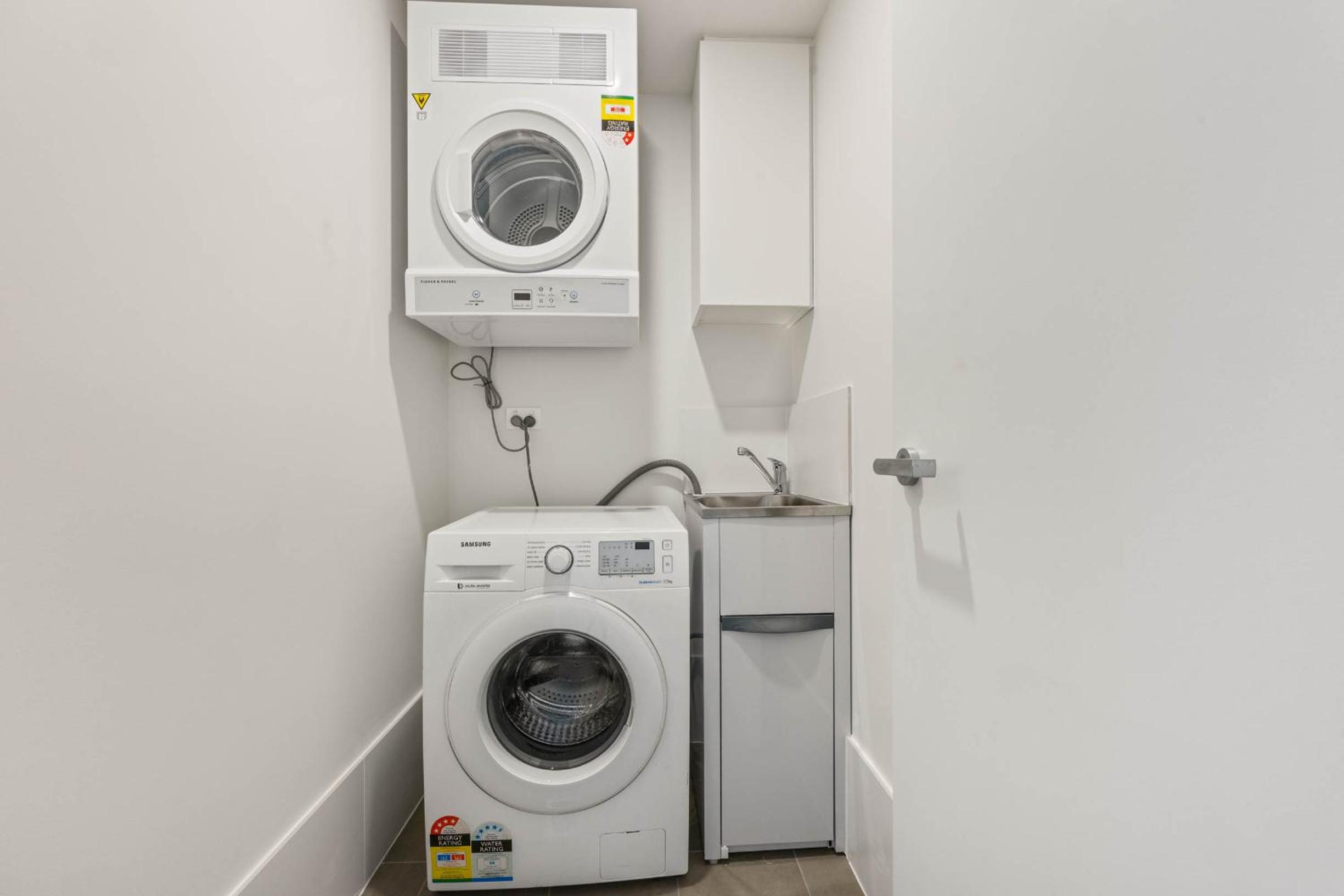 Spacious & Open 2 bd 2bth Unit in Canberra City