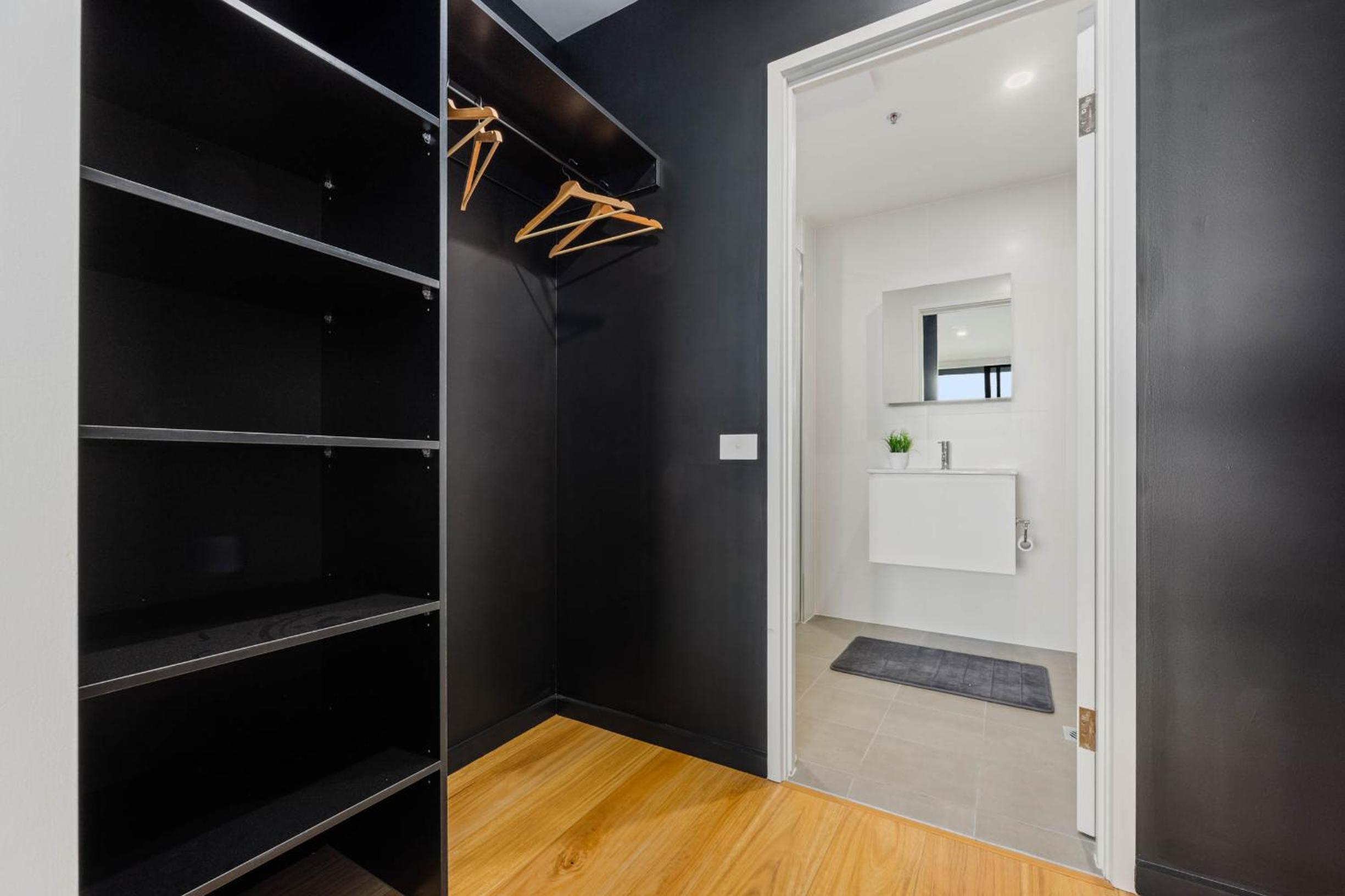 Spacious & Open 2 bd 2bth Unit in Canberra City