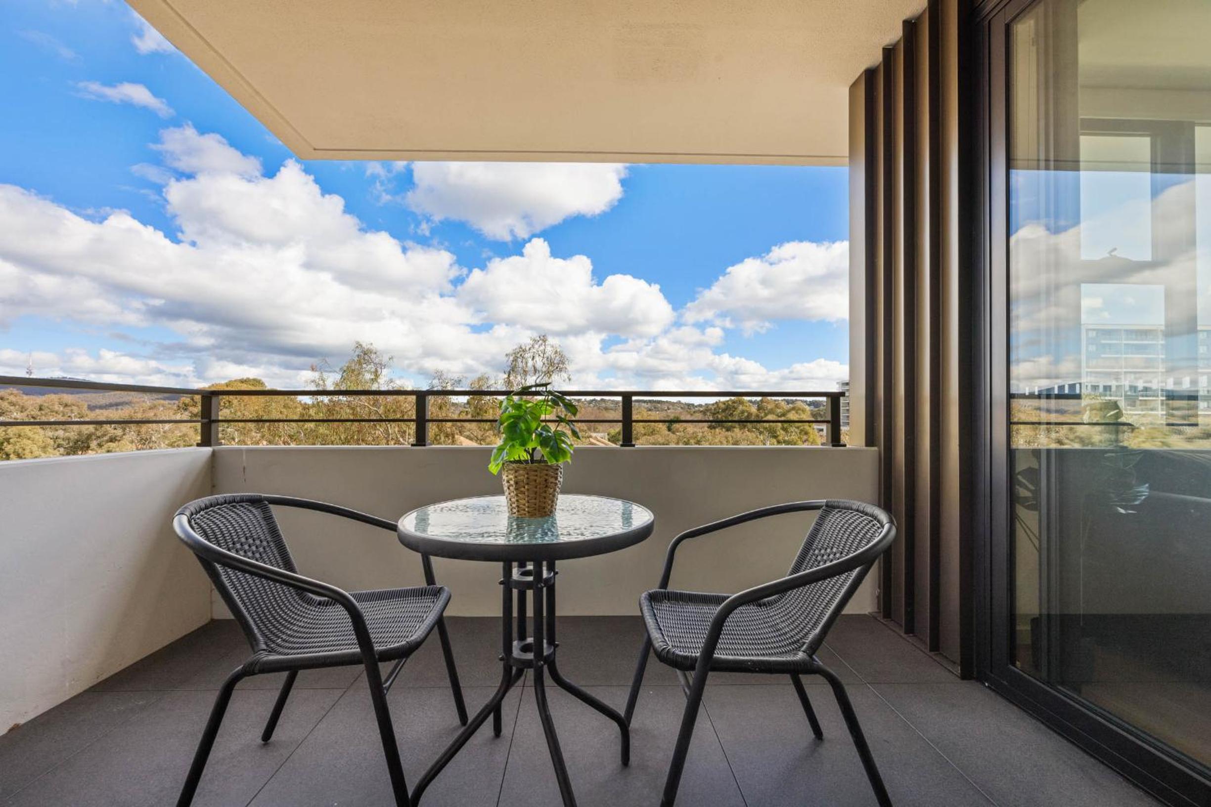 Spacious & Open 2 bd 2bth Unit in Canberra City