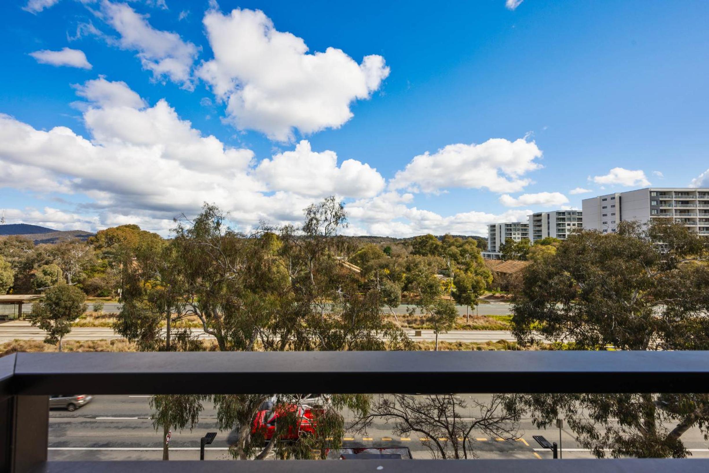 Spacious & Open 2 bd 2bth Unit in Canberra City