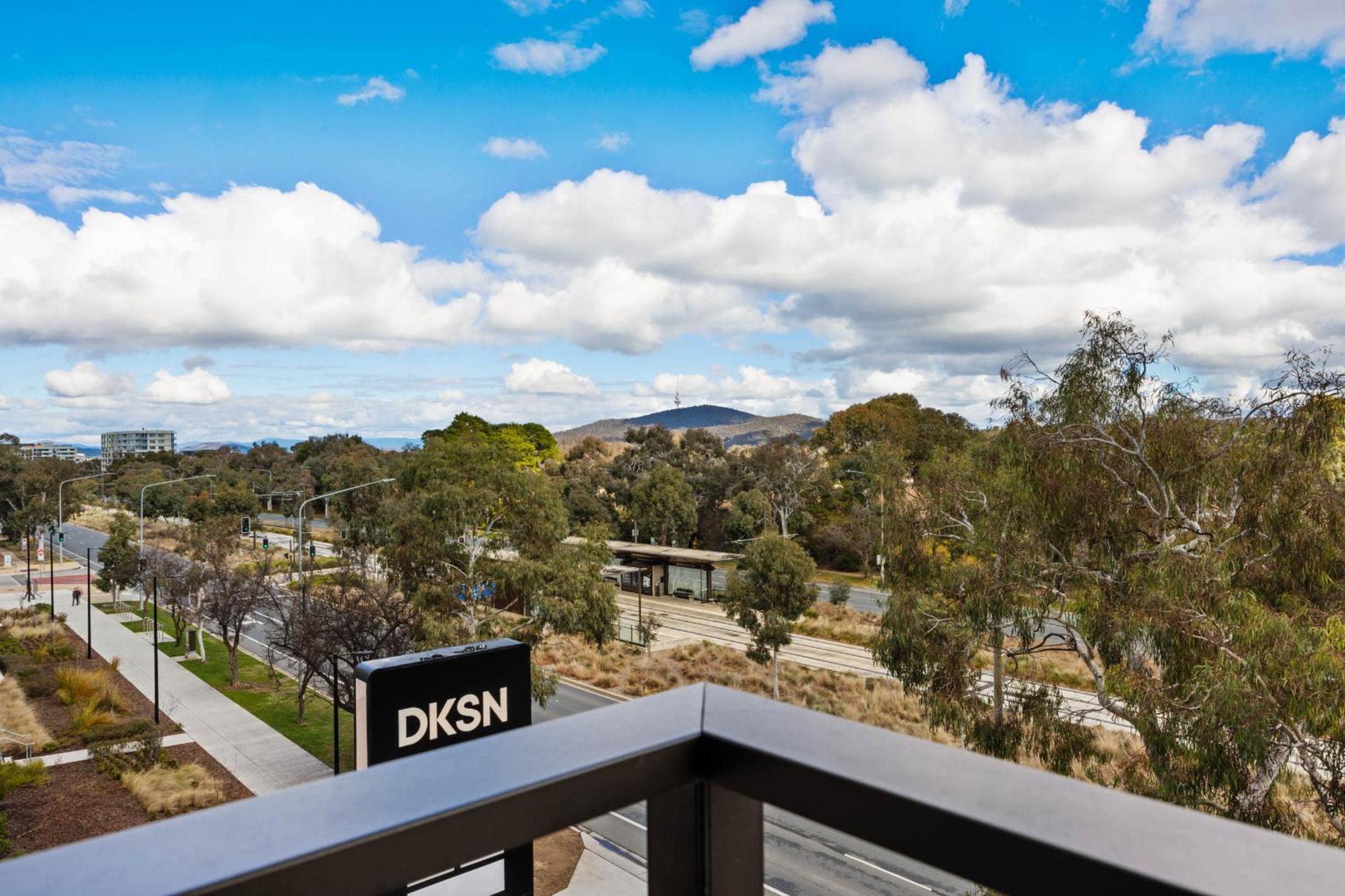 Spacious & Open 2 bd 2bth Unit in Canberra City