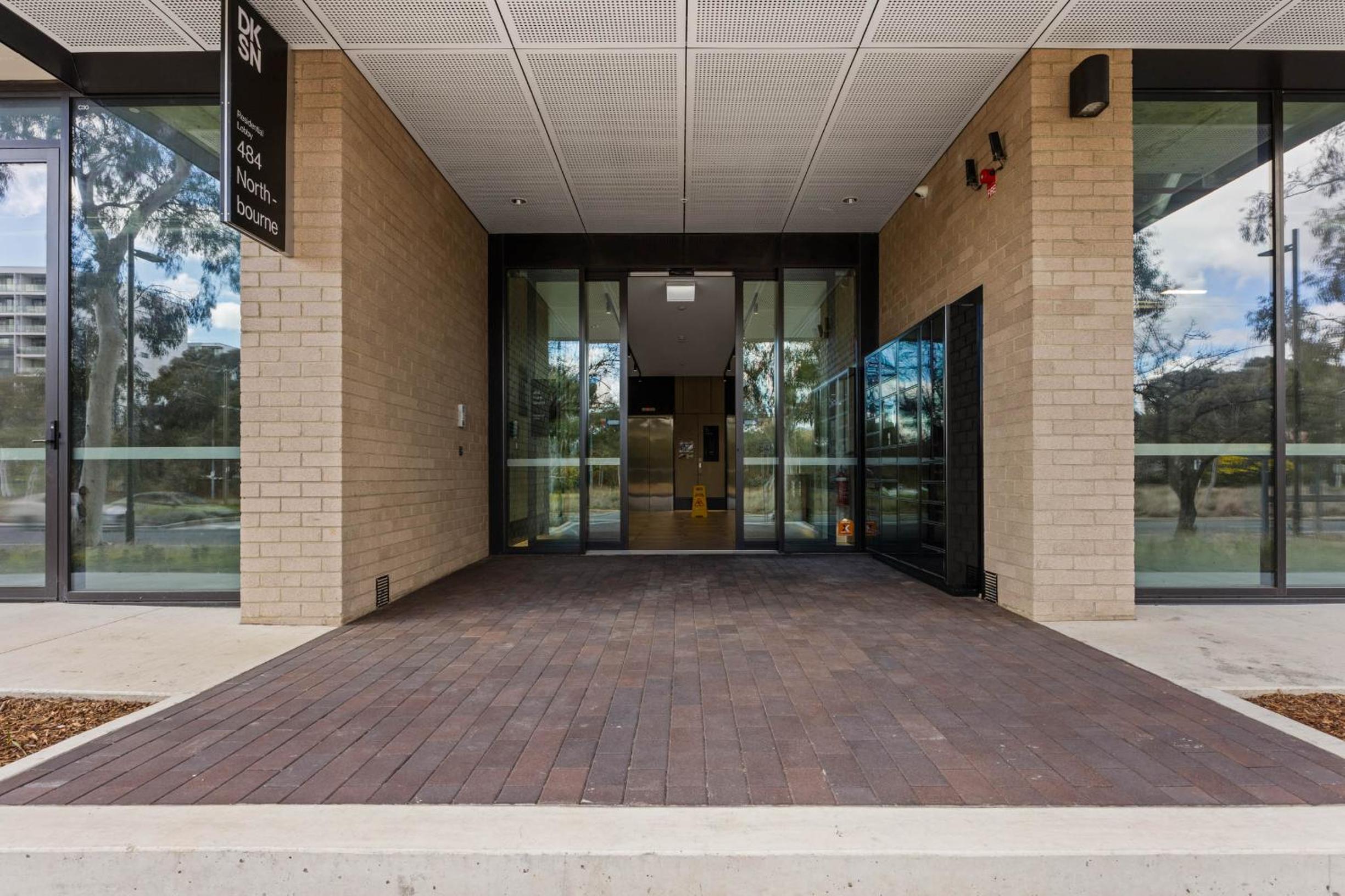 Spacious & Open 2 bd 2bth Unit in Canberra City