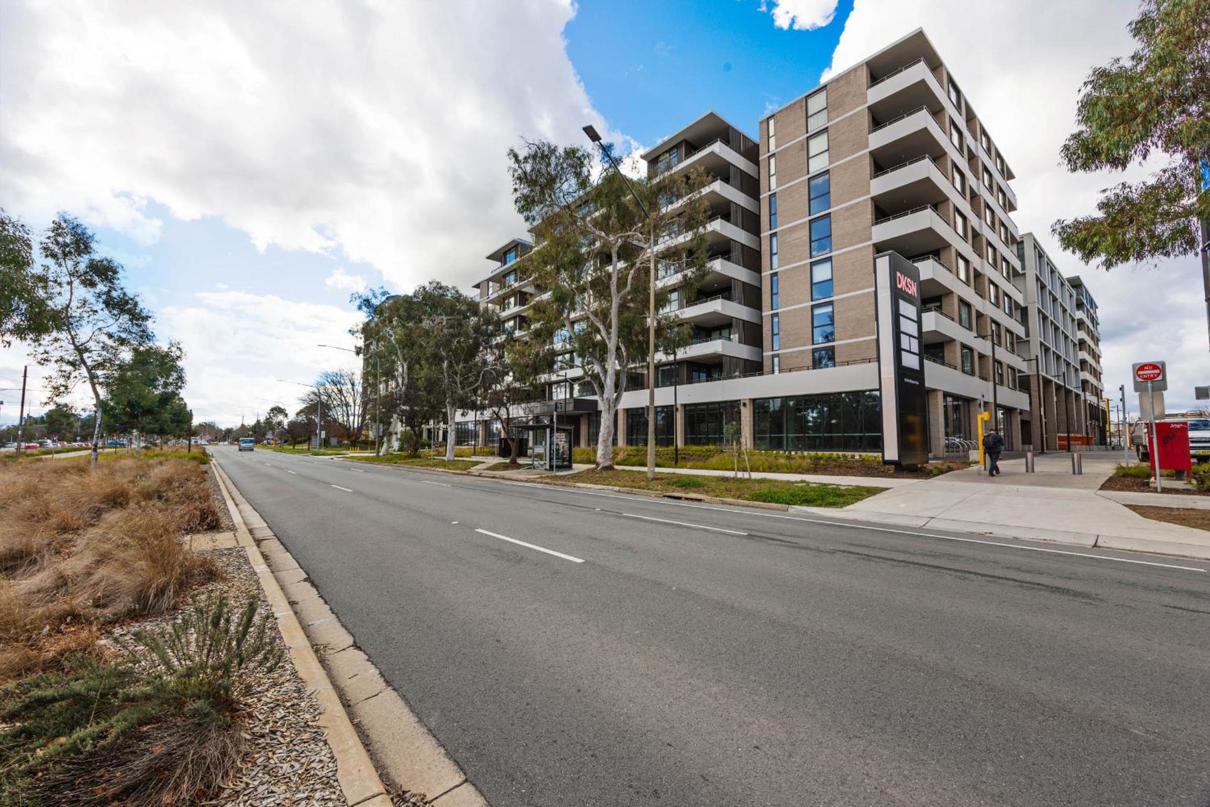 Spacious & Open 2 bd 2bth Unit in Canberra City