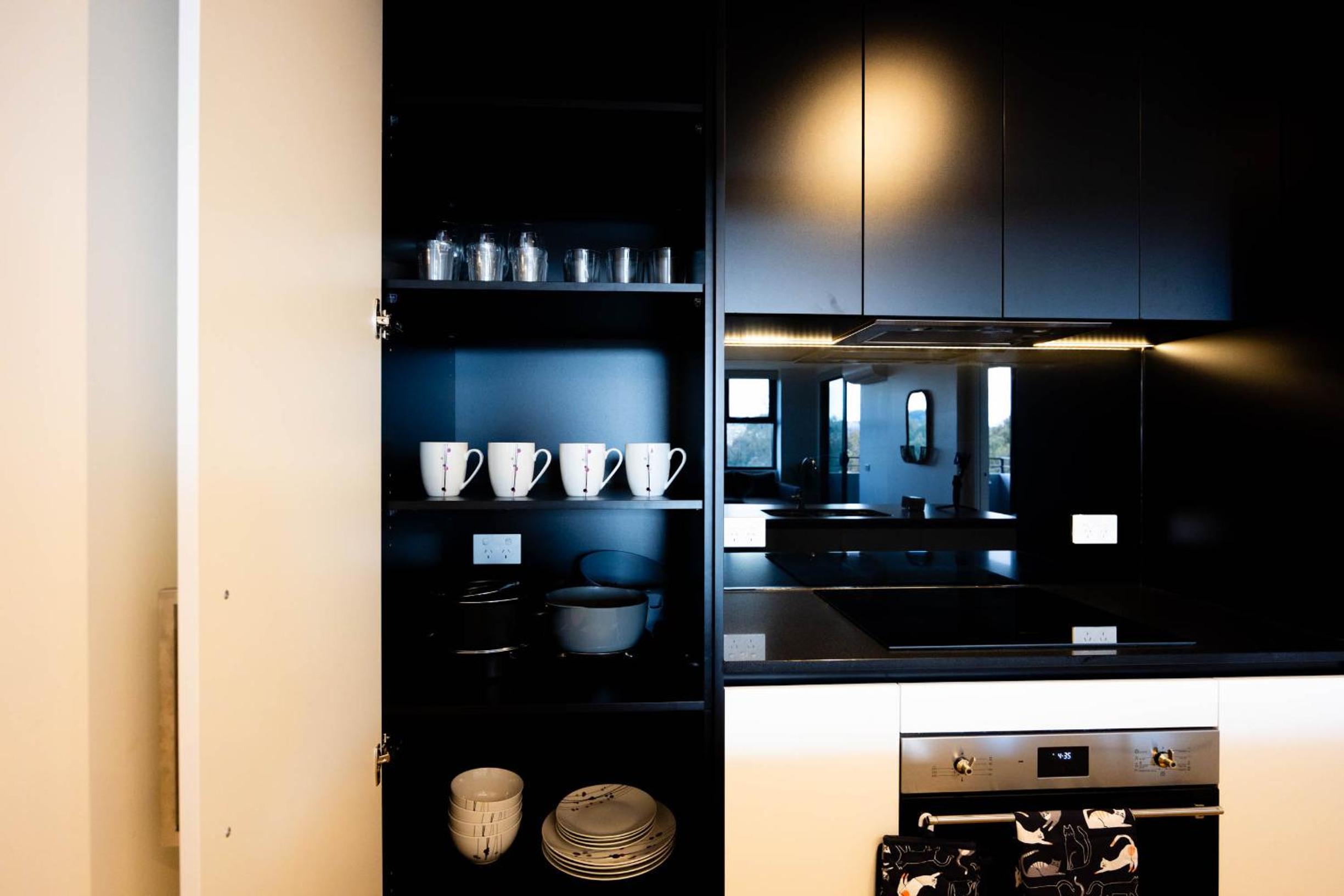 Spacious & Open 2 bd 2bth Unit in Canberra City