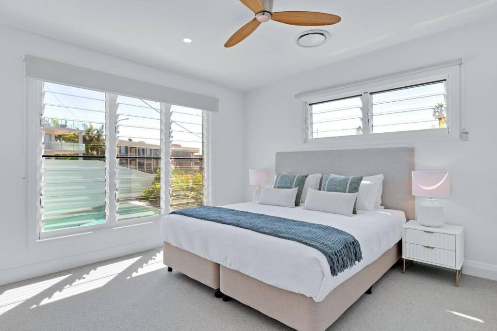 LEO2-SOPHISTICATED, BEACH HOLIDAY HOME