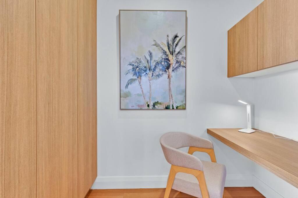 LEO2-SOPHISTICATED, BEACH HOLIDAY HOME