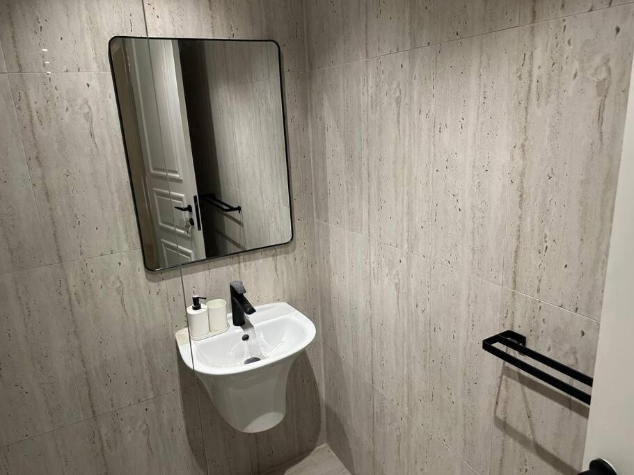 AlYasmin, S&M Luxury Apartment