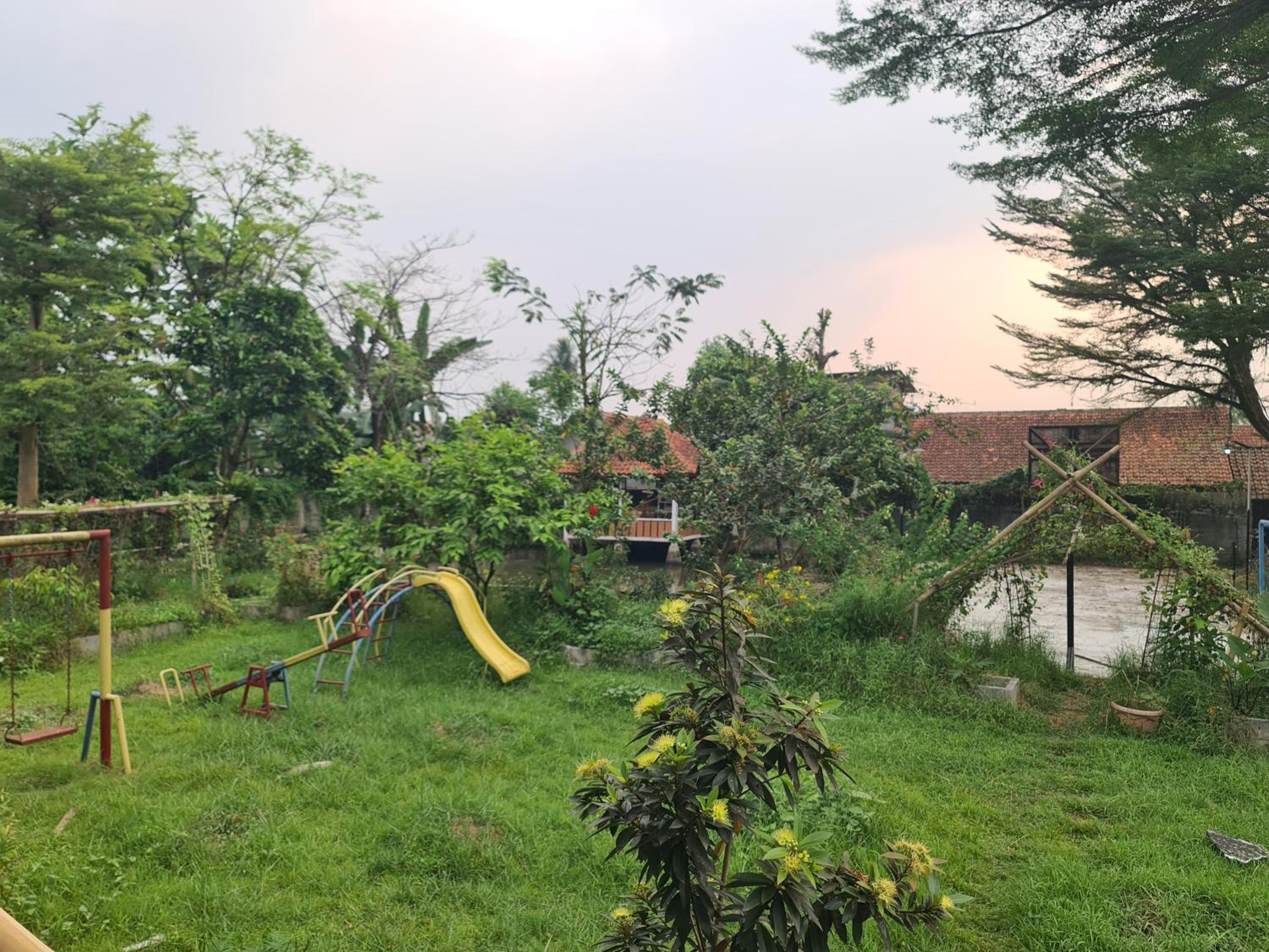 Kampung Istal Villa Pamijahan
