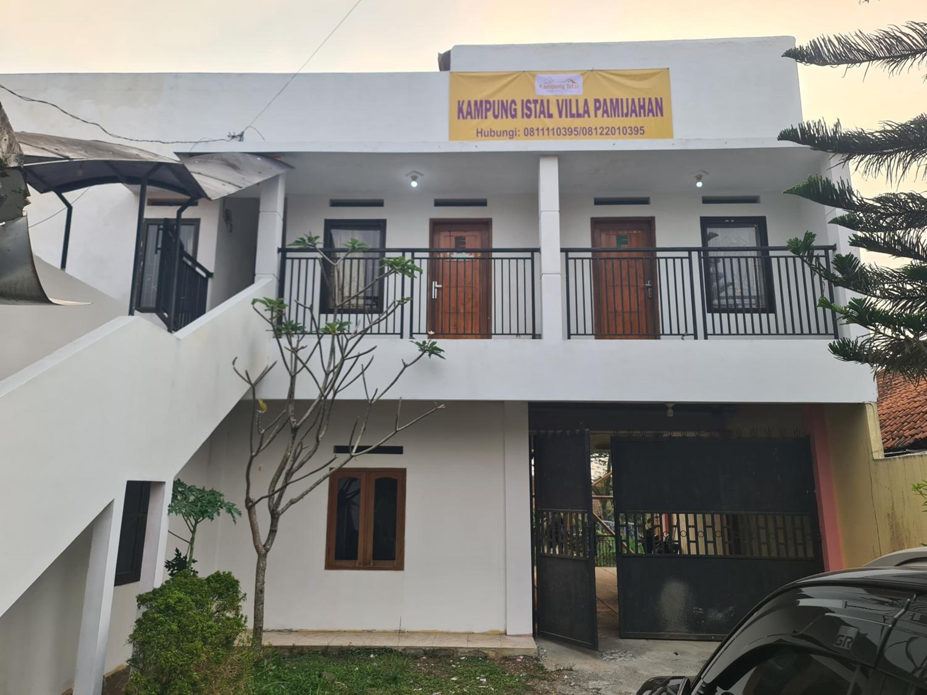 Kampung Istal Villa Pamijahan