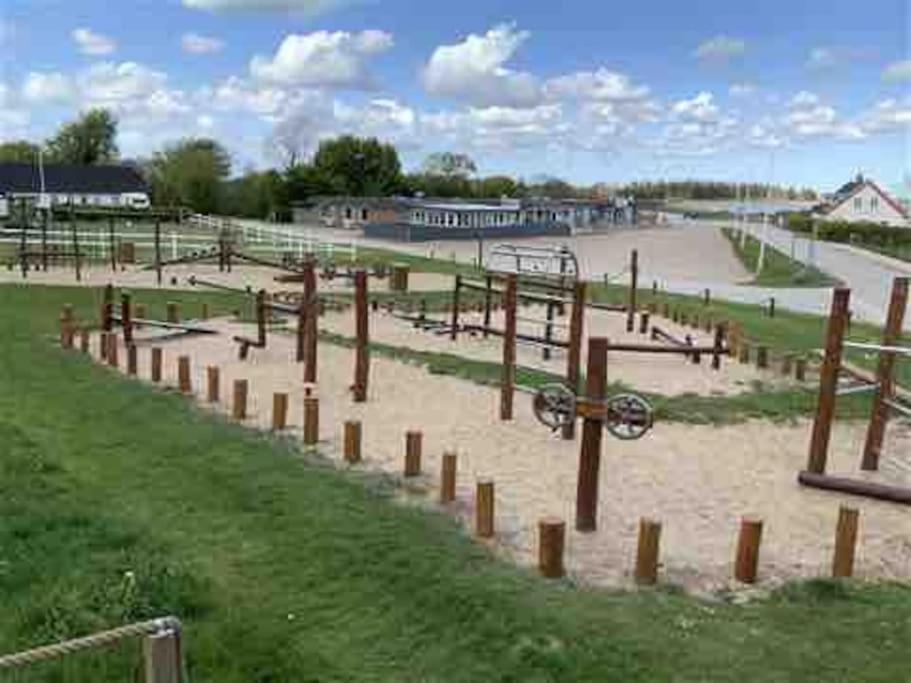 Stort sommerhus ved vandet - plads til 2 familier view 2