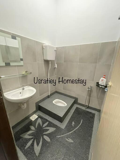 Usratiey Homestay di Kijal photo 8