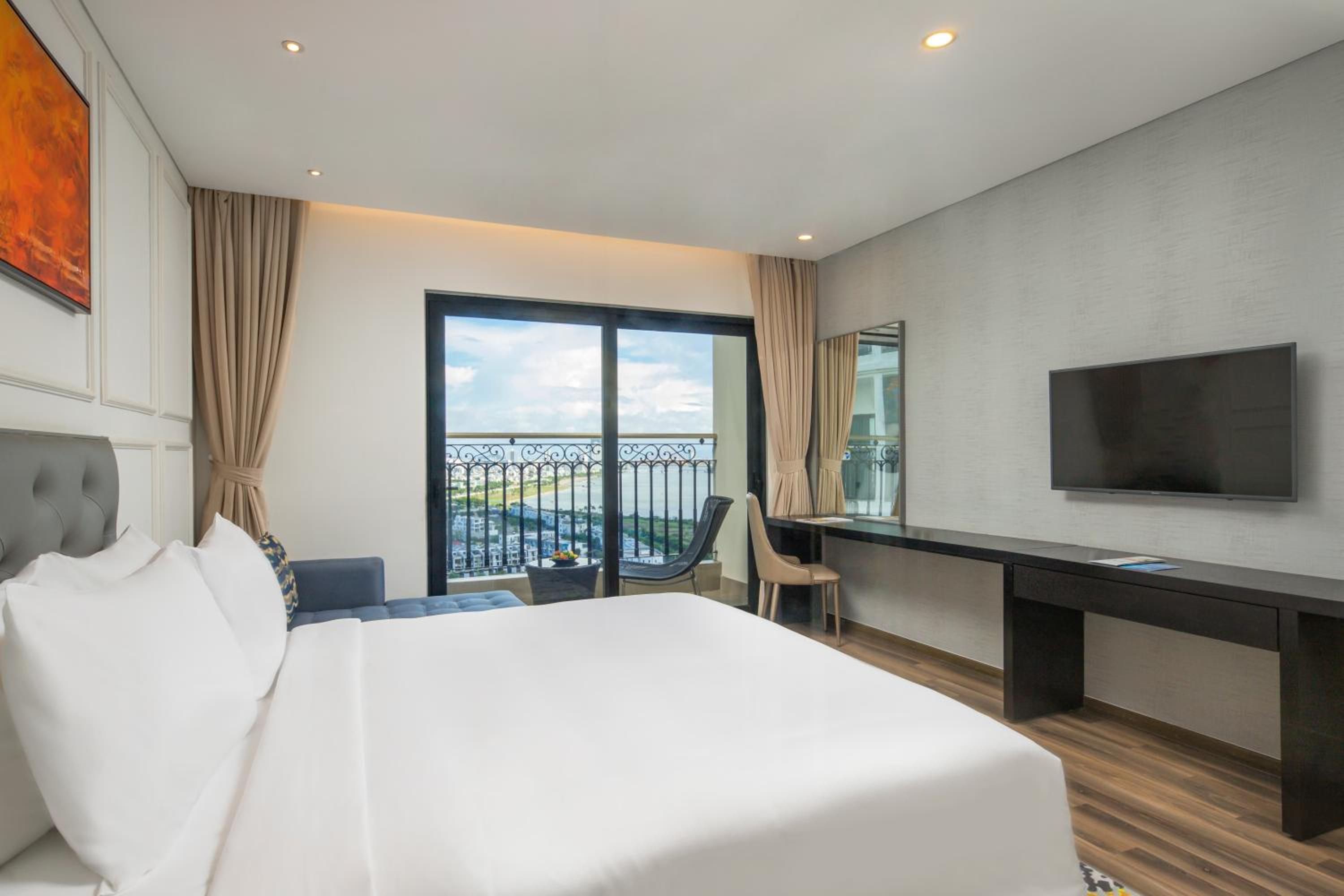Wyndham Danang Golden Bay 196