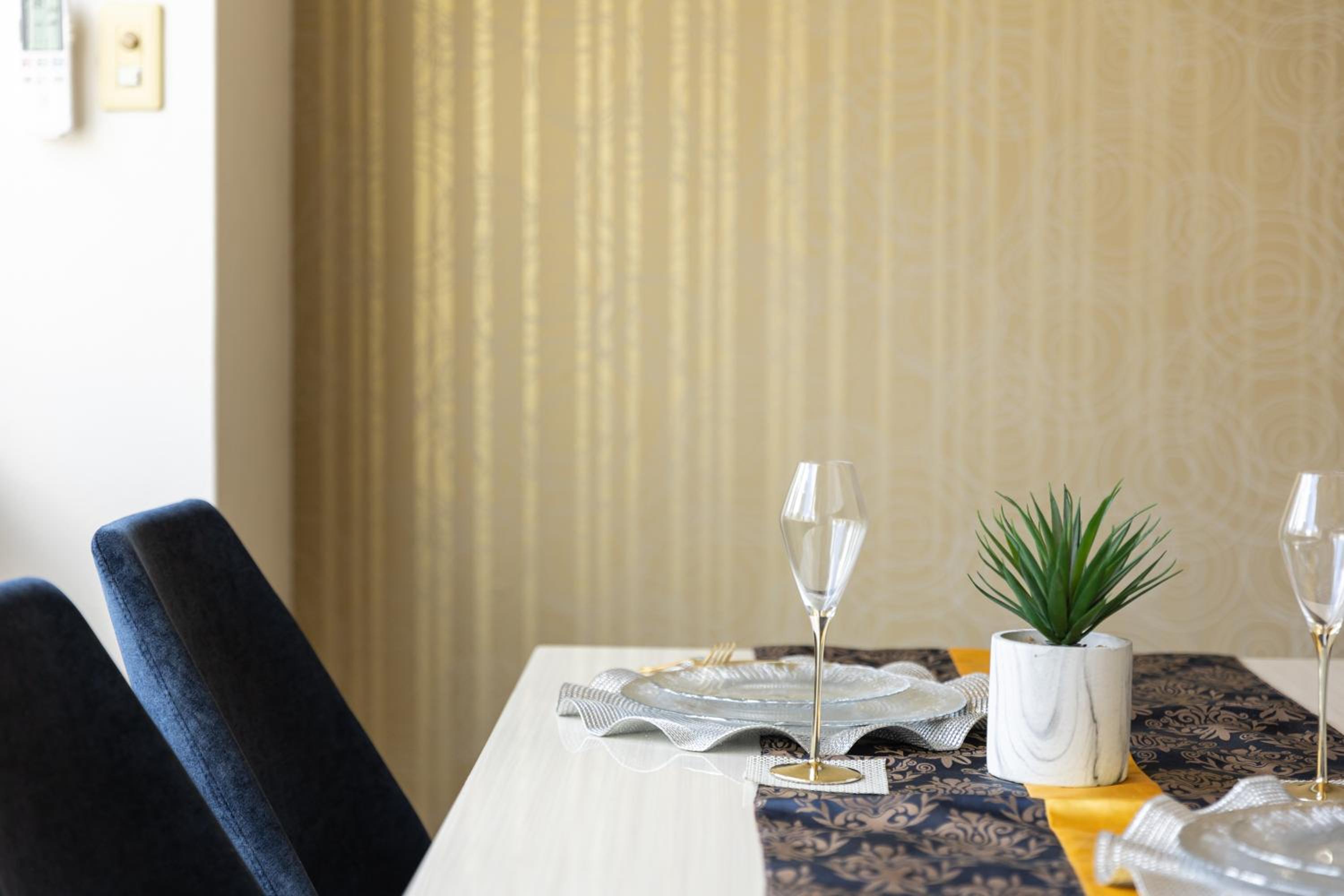 Premier Stay NAMBA なんば駅徒歩3分 3 mins walk from Namba Station 7rooms table 2baths 4toilets Osaka