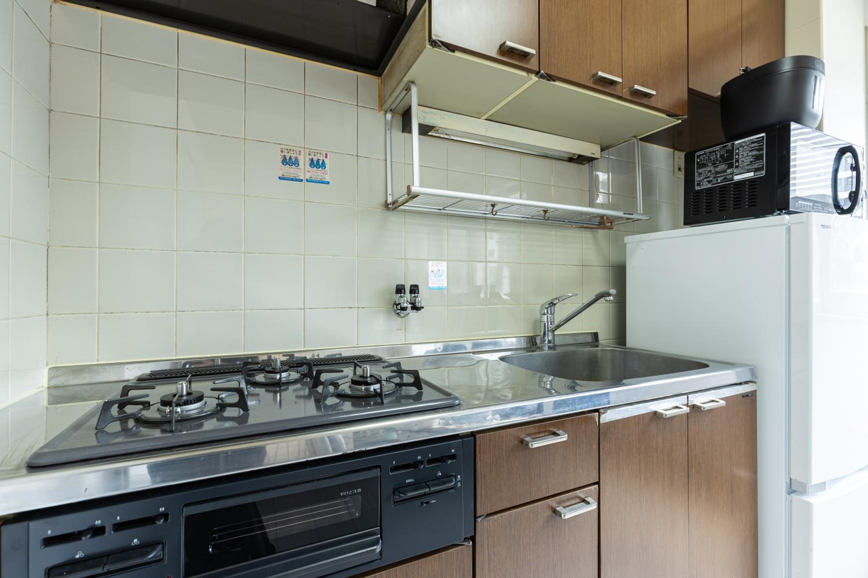 Premier Stay NAMBA なんば駅徒歩3分 3 mins walk from Namba Station 7rooms table 2baths 4toilets Osaka