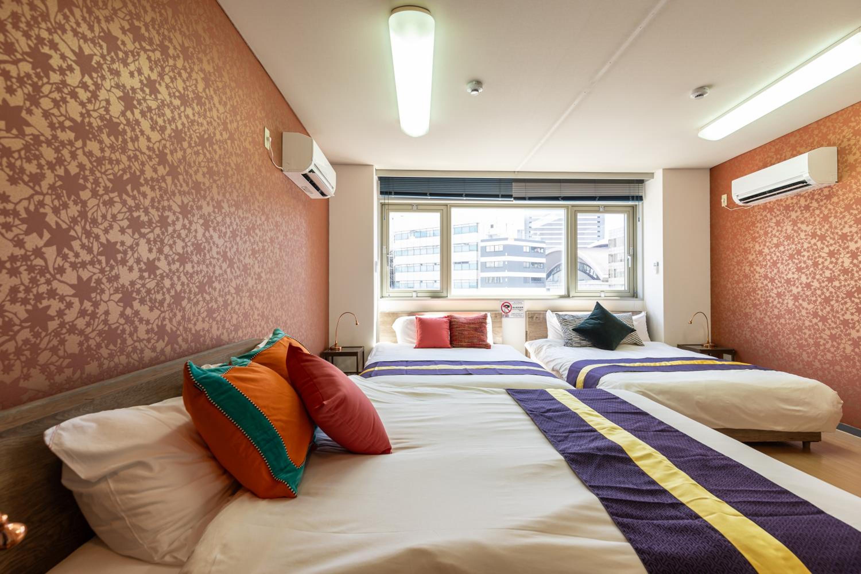 Premier Stay NAMBA なんば駅徒歩3分 3 mins walk from Namba Station 7rooms table 2baths 4toilets Osaka