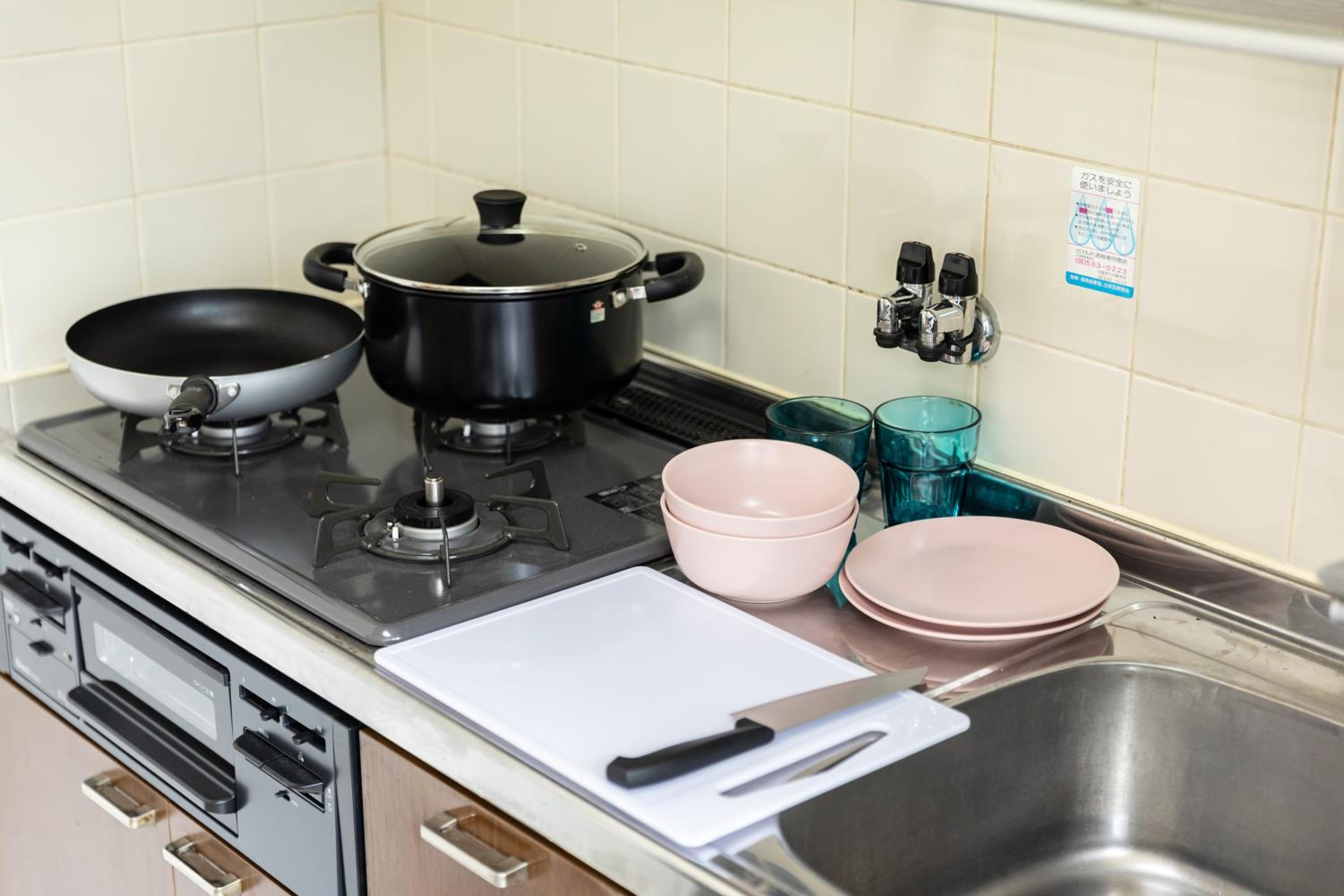 Premier Stay NAMBA なんば駅徒歩3分 3 mins walk from Namba Station 7rooms table 2baths 4toilets Osaka