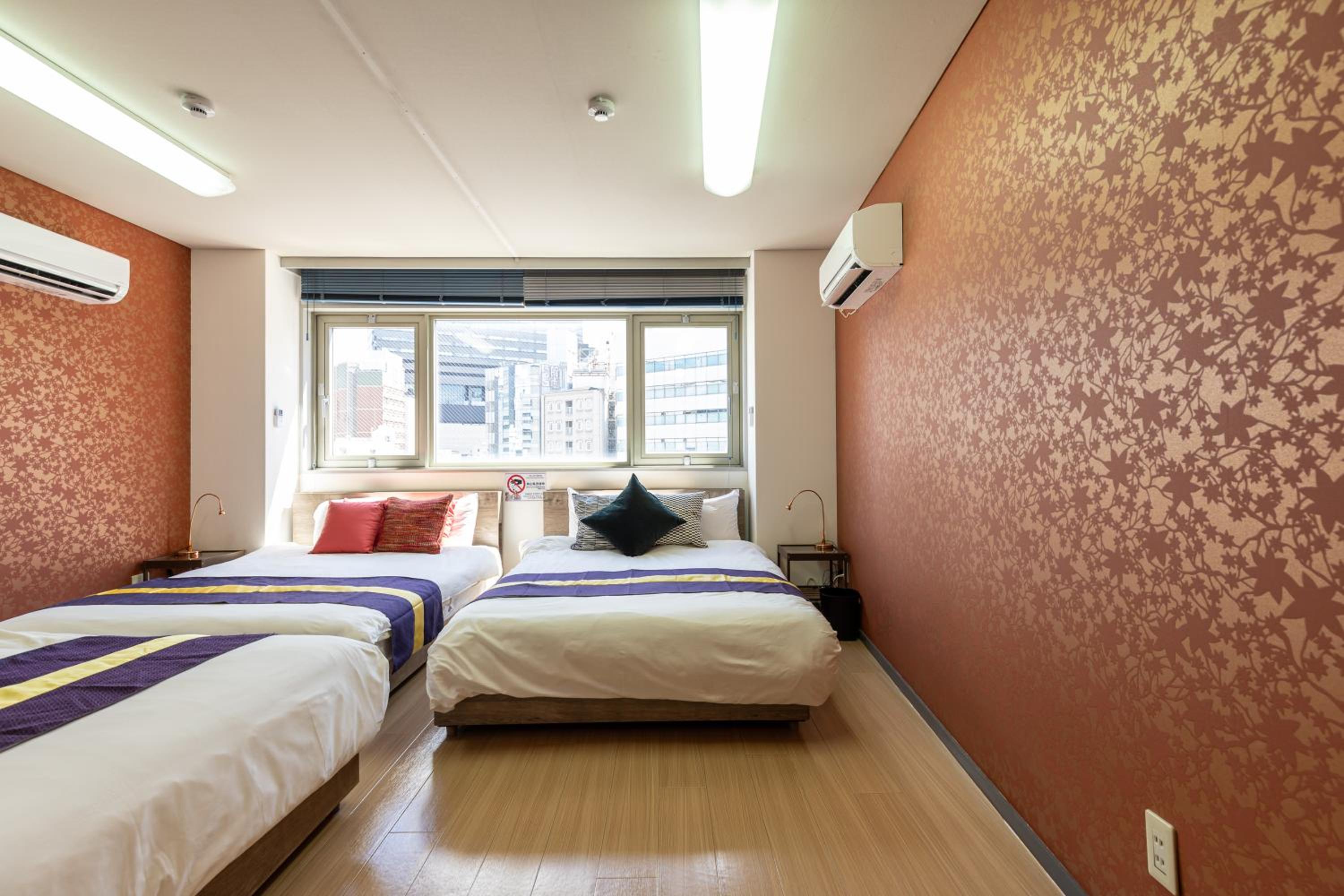 Premier Stay NAMBA なんば駅徒歩3分 3 mins walk from Namba Station 7rooms table 2baths 4toilets Osaka