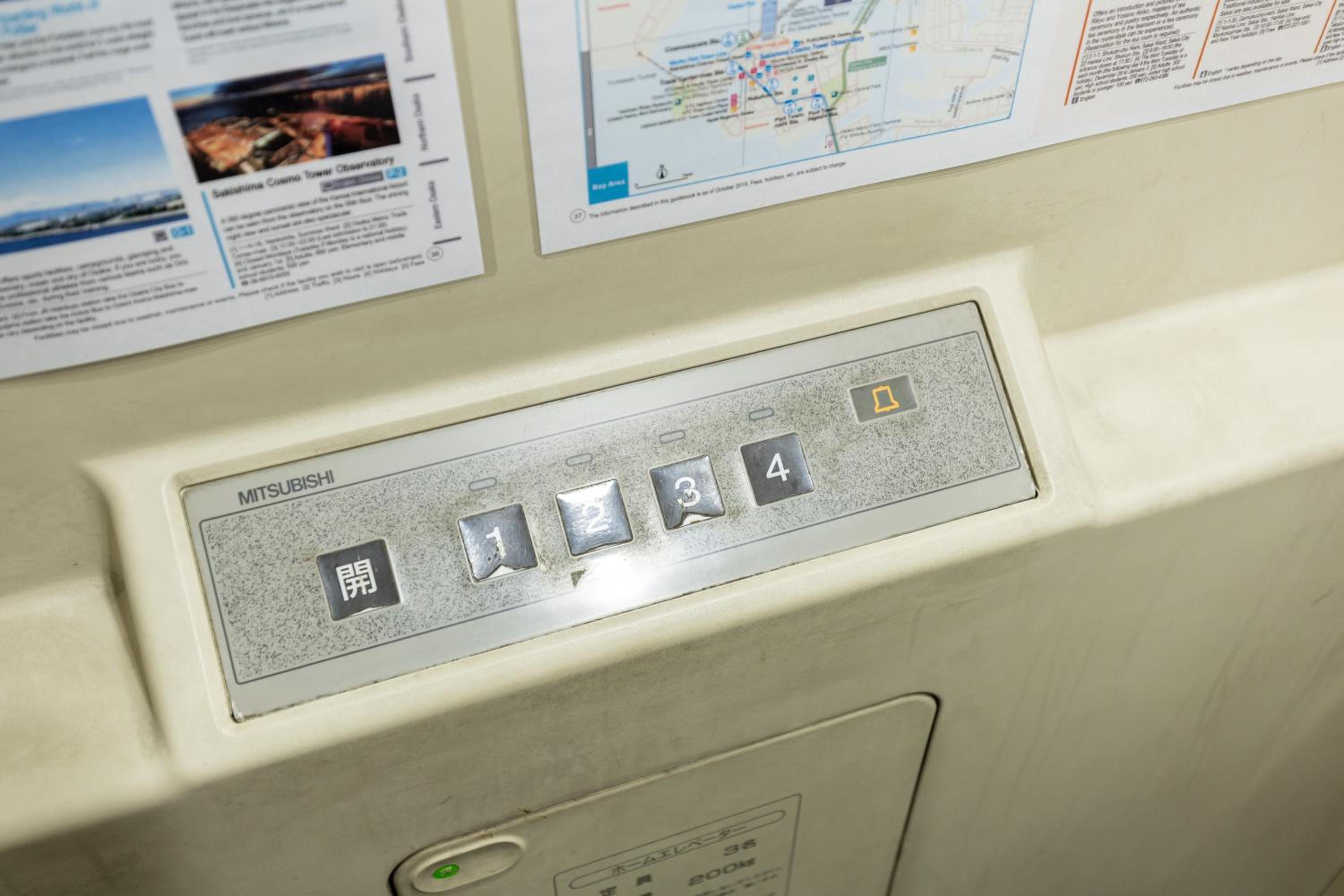 Premier Stay NAMBA なんば駅徒歩3分 3 mins walk from Namba Station 7rooms table 2baths 4toilets Osaka