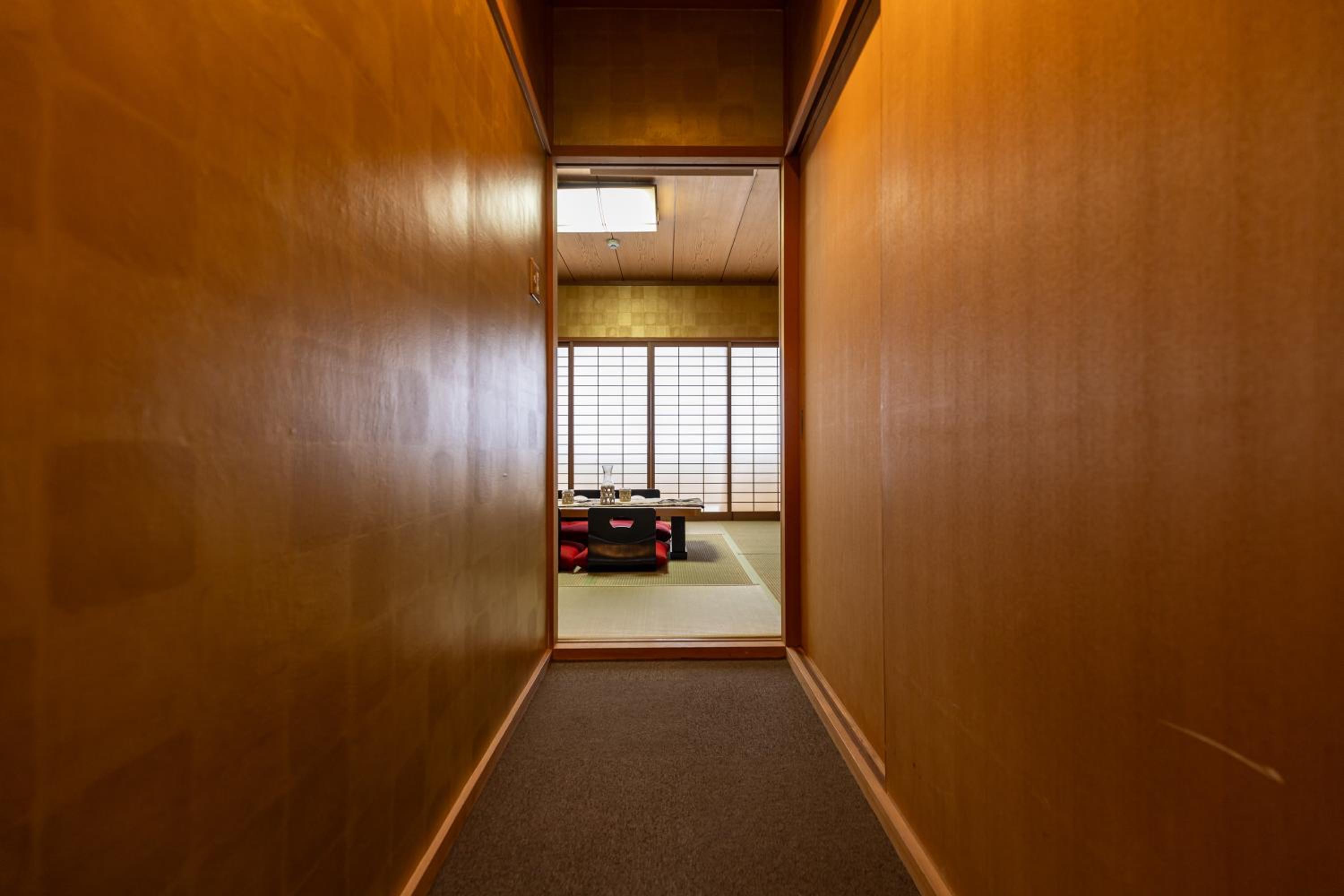Premier Stay NAMBA なんば駅徒歩3分 3 mins walk from Namba Station 7rooms table 2baths 4toilets Osaka