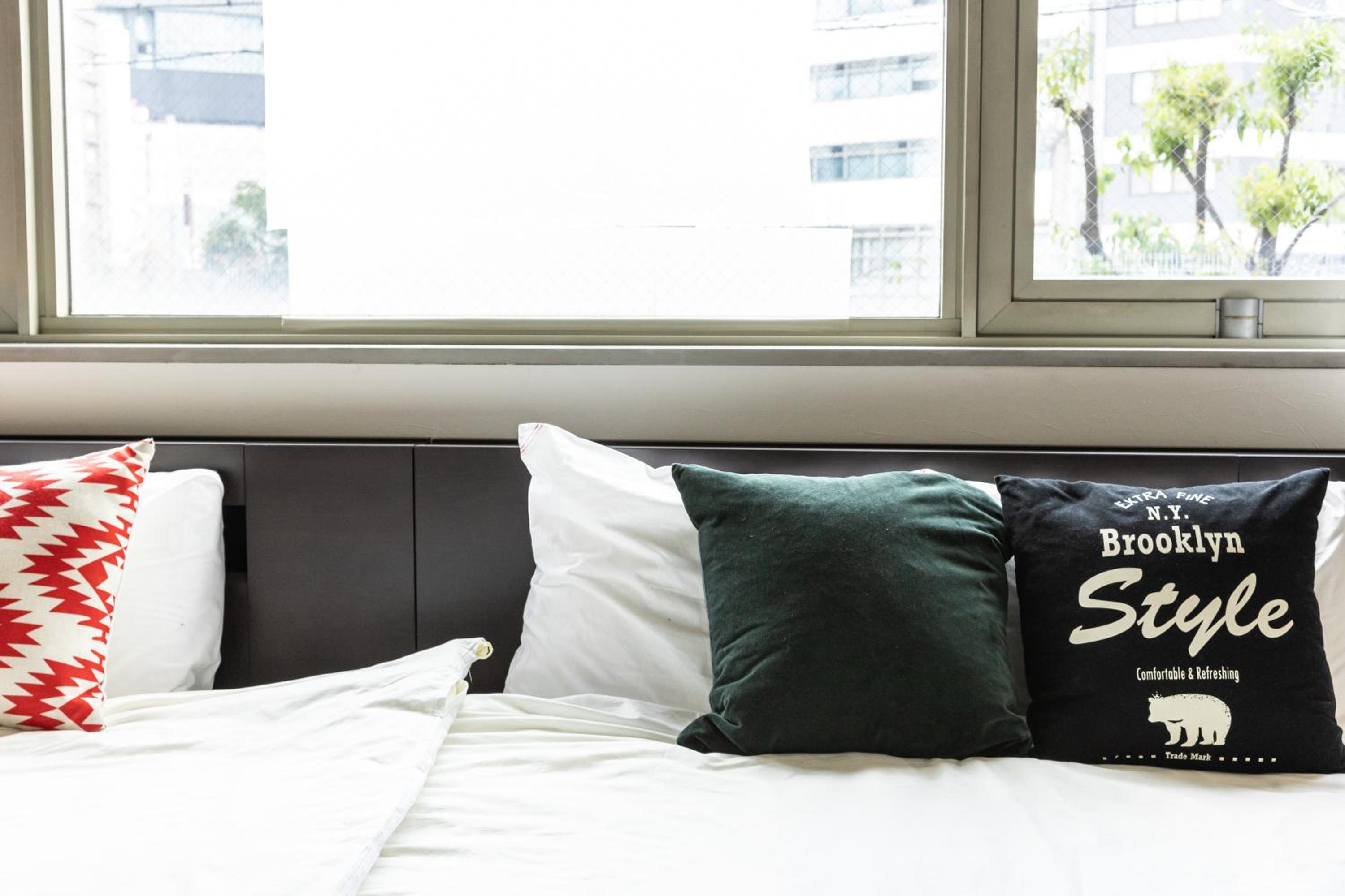 Premier Stay NAMBA なんば駅徒歩3分 3 mins walk from Namba Station 7rooms table 2baths 4toilets Osaka