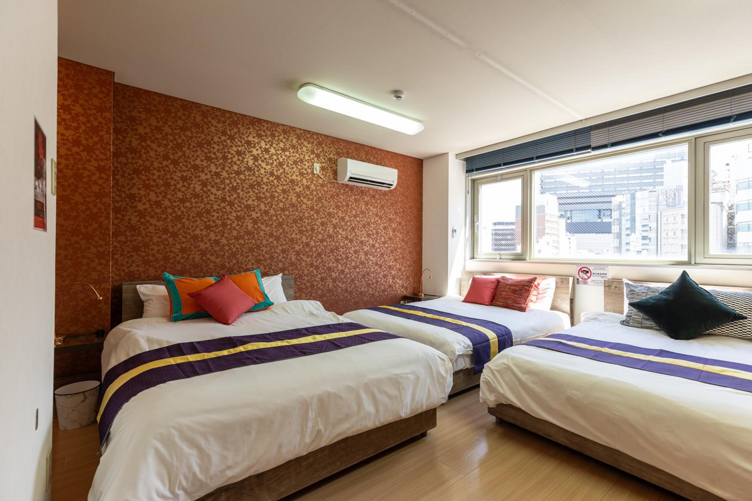 Premier Stay NAMBA なんば駅徒歩3分 3 mins walk from Namba Station 7rooms table 2baths 4toilets Osaka