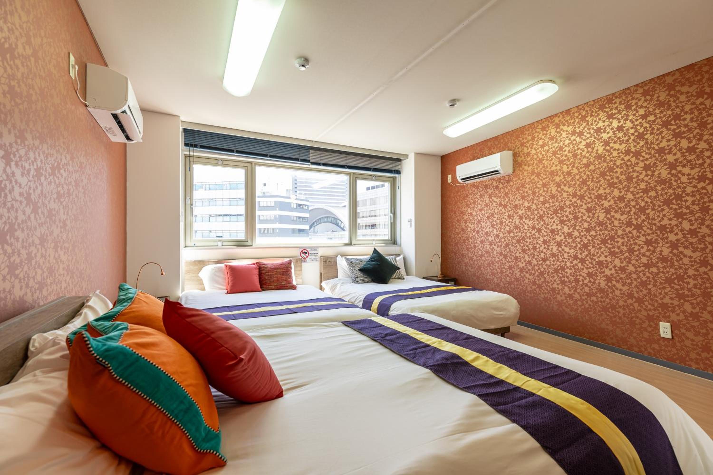 Premier Stay NAMBA なんば駅徒歩3分 3 mins walk from Namba Station 7rooms table 2baths 4toilets Osaka
