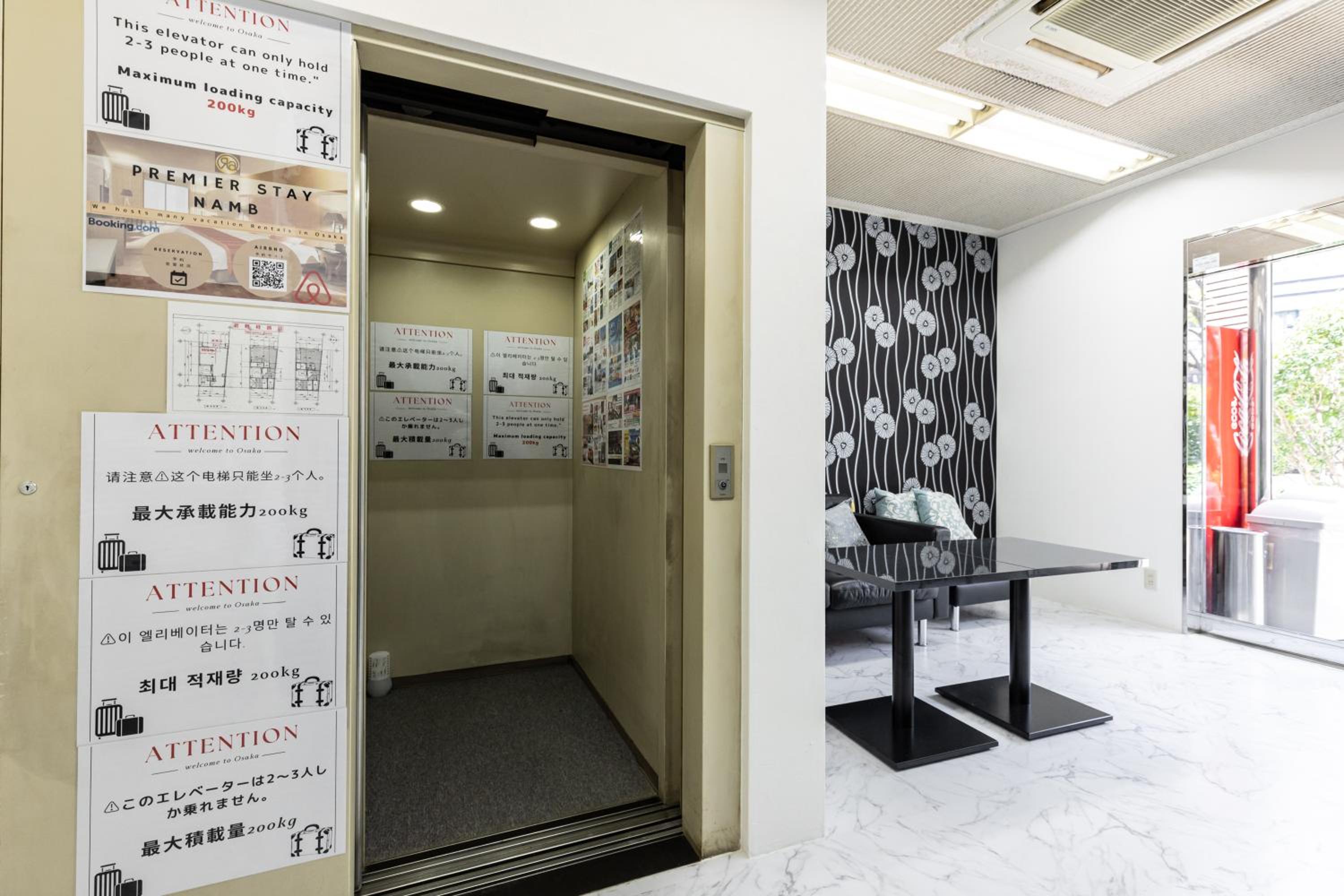 Premier Stay NAMBA なんば駅徒歩3分 3 mins walk from Namba Station 7rooms table 2baths 4toilets Osaka