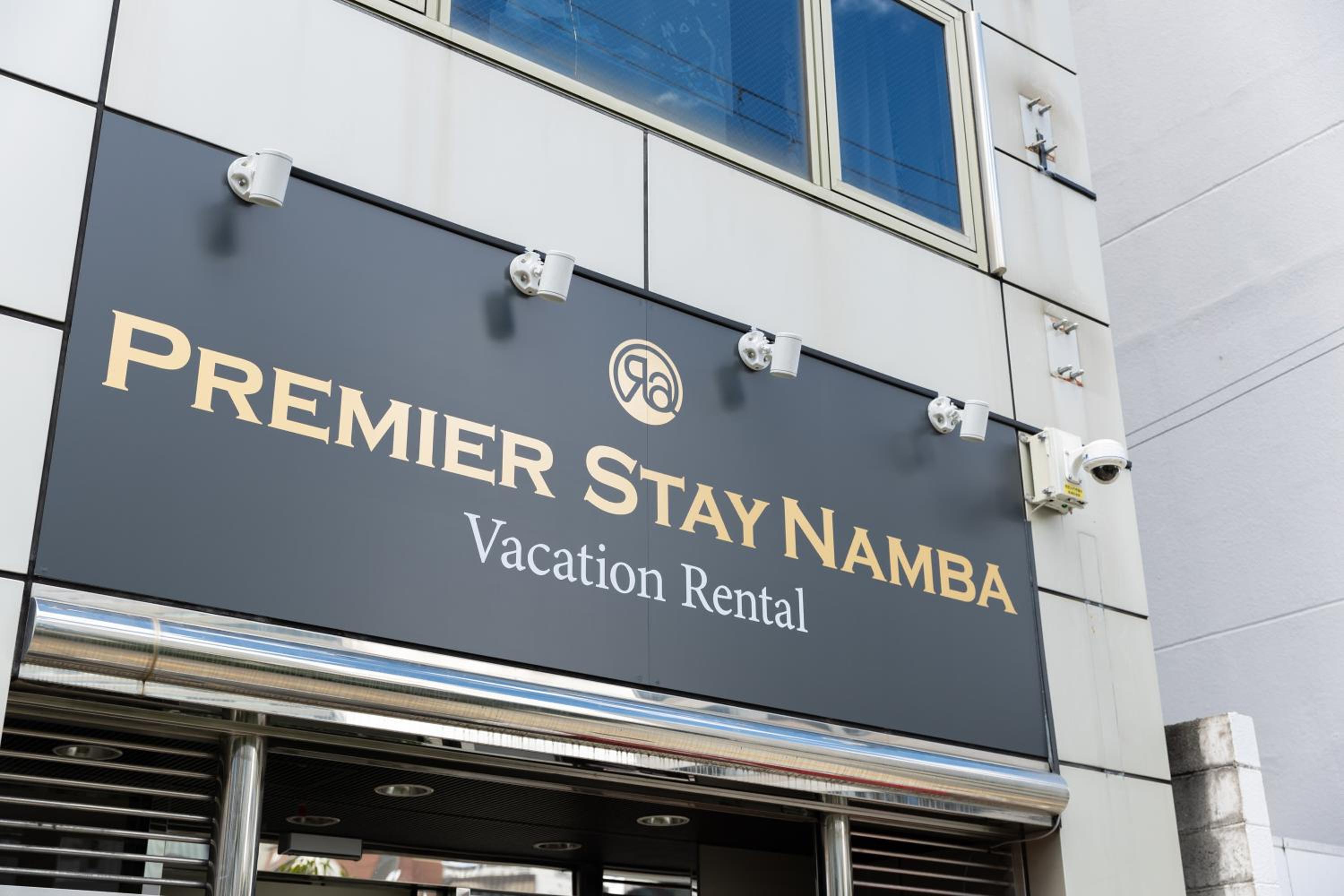 Premier Stay NAMBA なんば駅徒歩3分 3 mins walk from Namba Station 7rooms table 2baths 4toilets Osaka