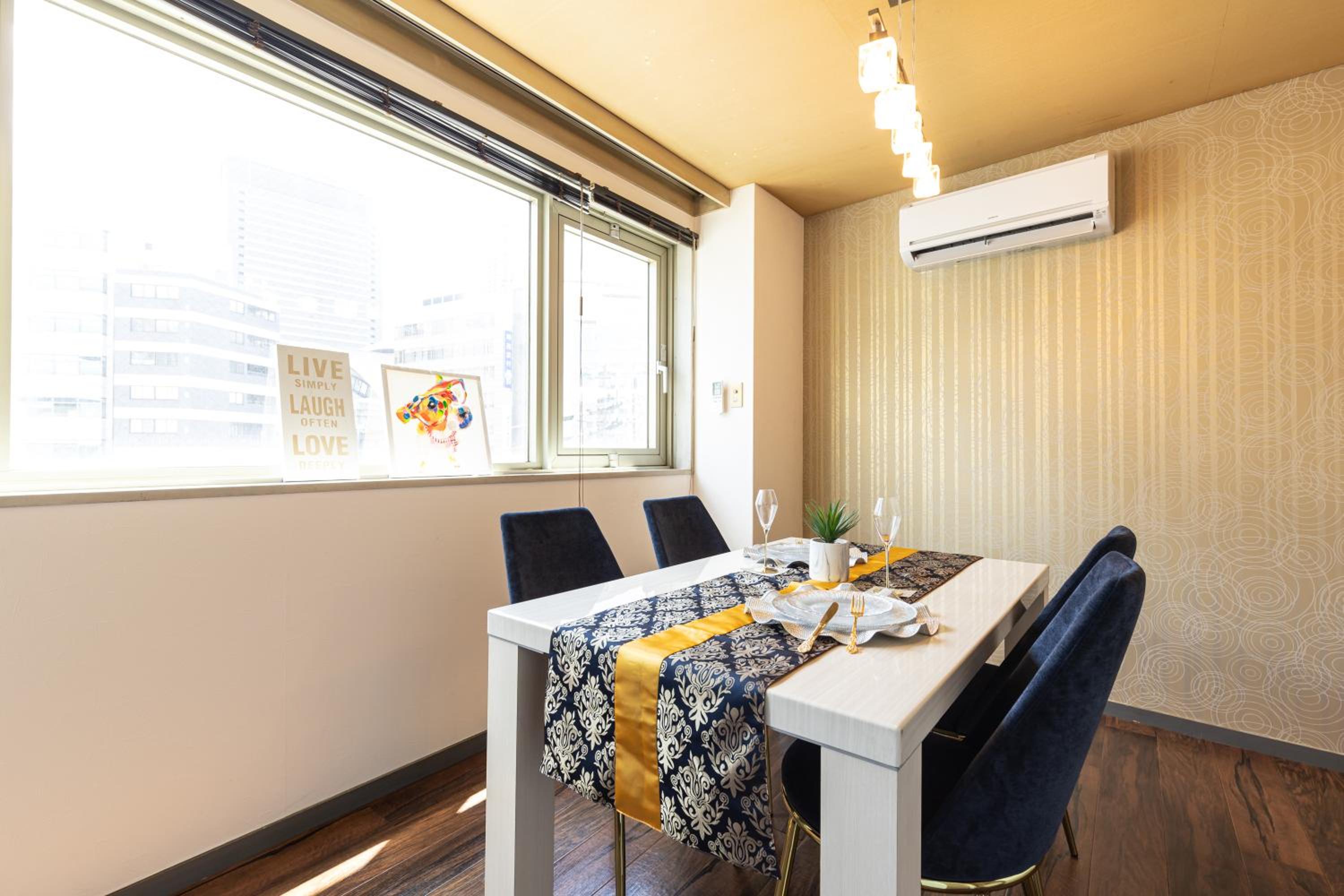 Premier Stay NAMBA なんば駅徒歩3分 3 mins walk from Namba Station 7rooms table 2baths 4toilets Osaka