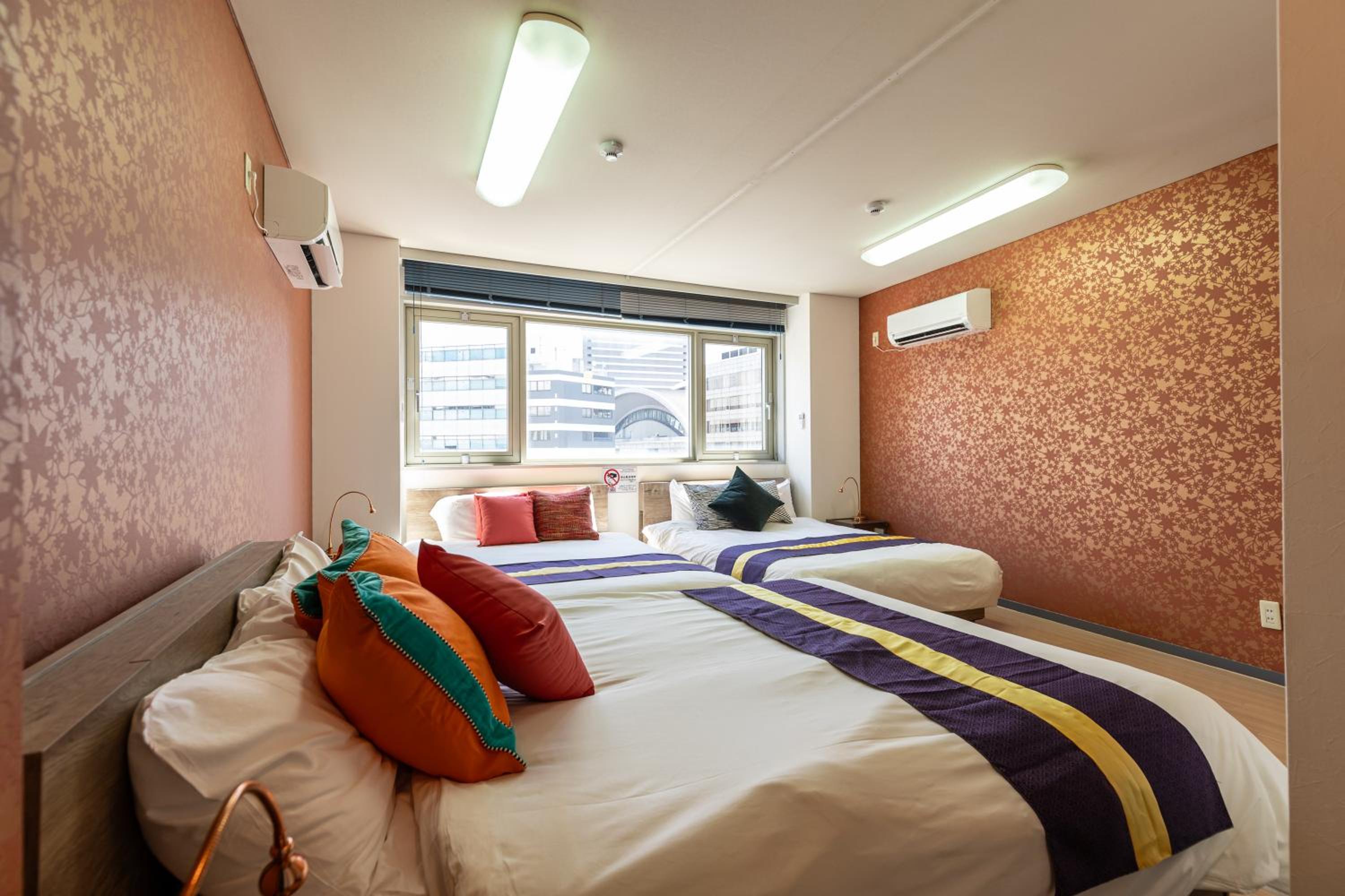Premier Stay NAMBA なんば駅徒歩3分 3 mins walk from Namba Station 7rooms table 2baths 4toilets Osaka