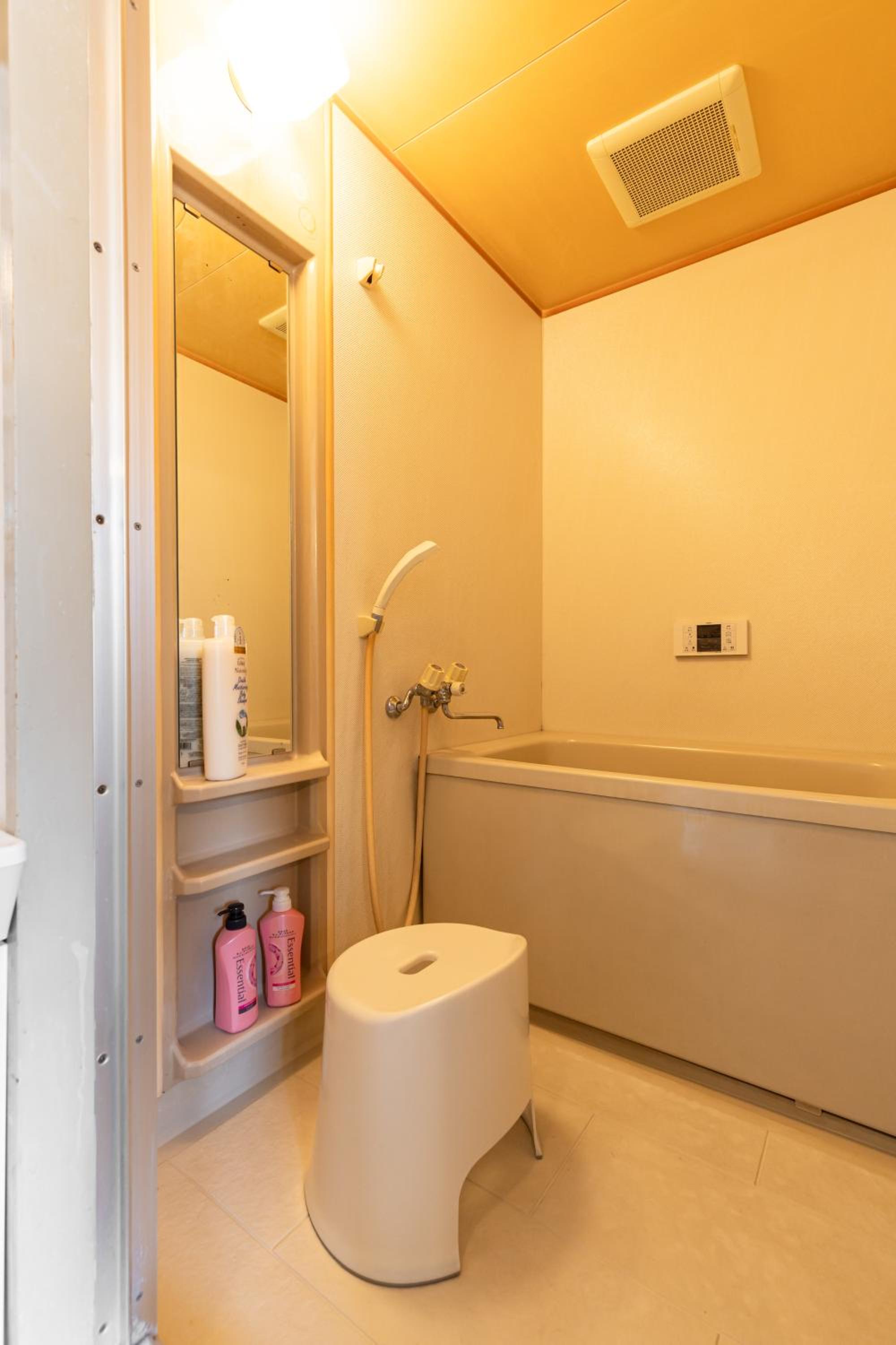 Premier Stay NAMBA なんば駅徒歩3分 3 mins walk from Namba Station 7rooms table 2baths 4toilets Osaka