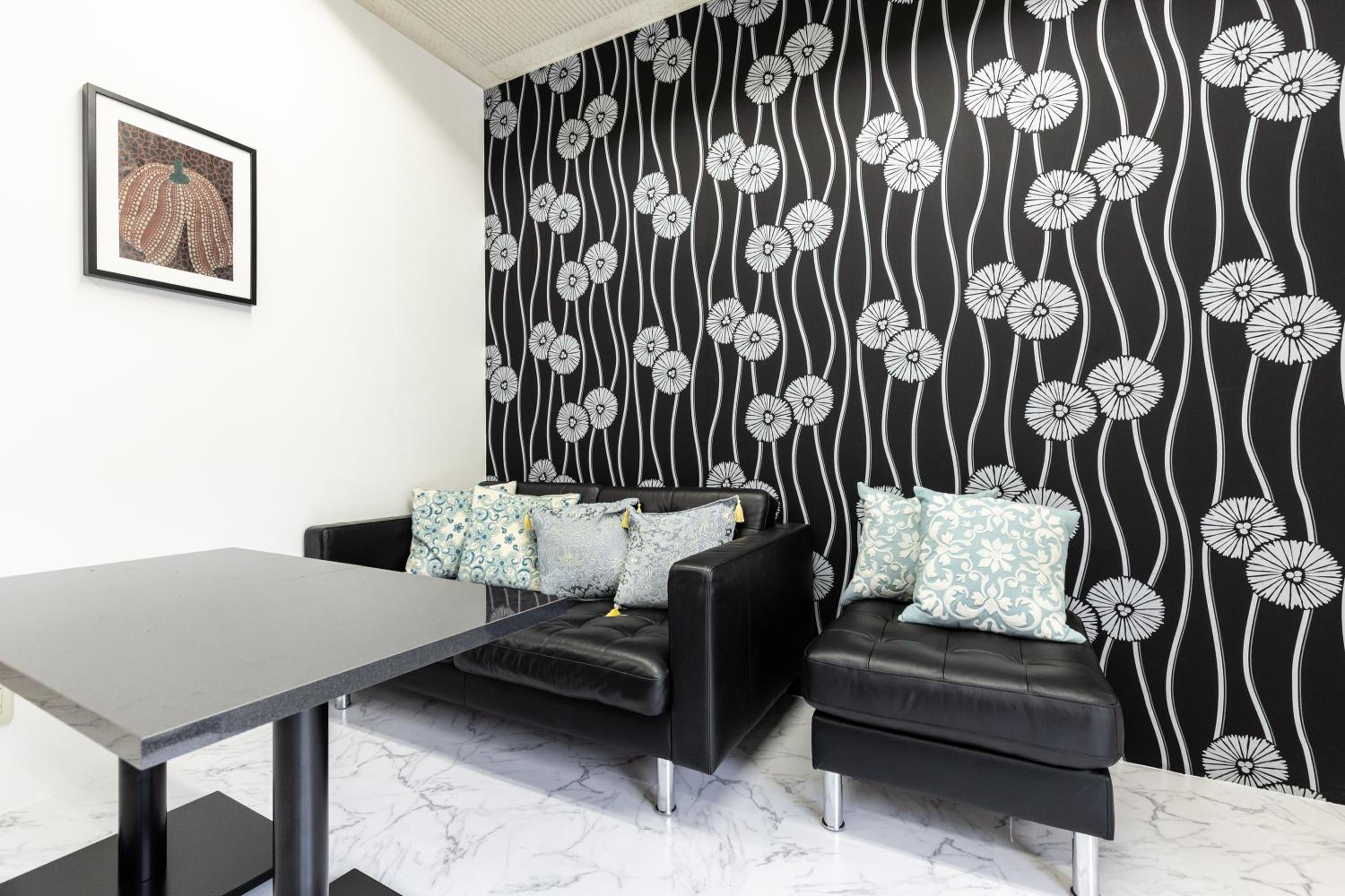 Premier Stay NAMBA なんば駅徒歩3分 3 mins walk from Namba Station 7rooms table 2baths 4toilets Osaka