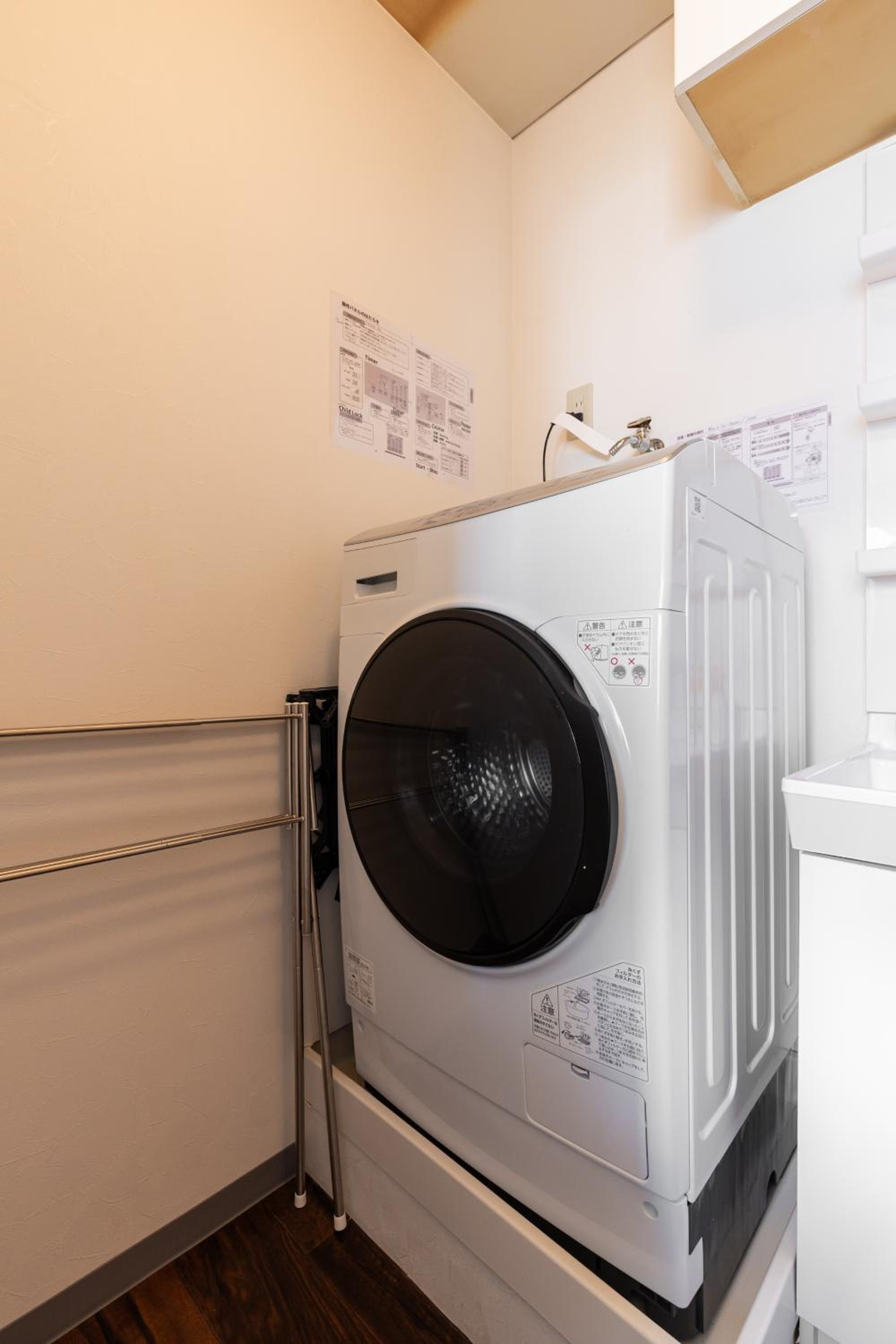 Premier Stay NAMBA なんば駅徒歩3分 3 mins walk from Namba Station 7rooms table 2baths 4toilets Osaka