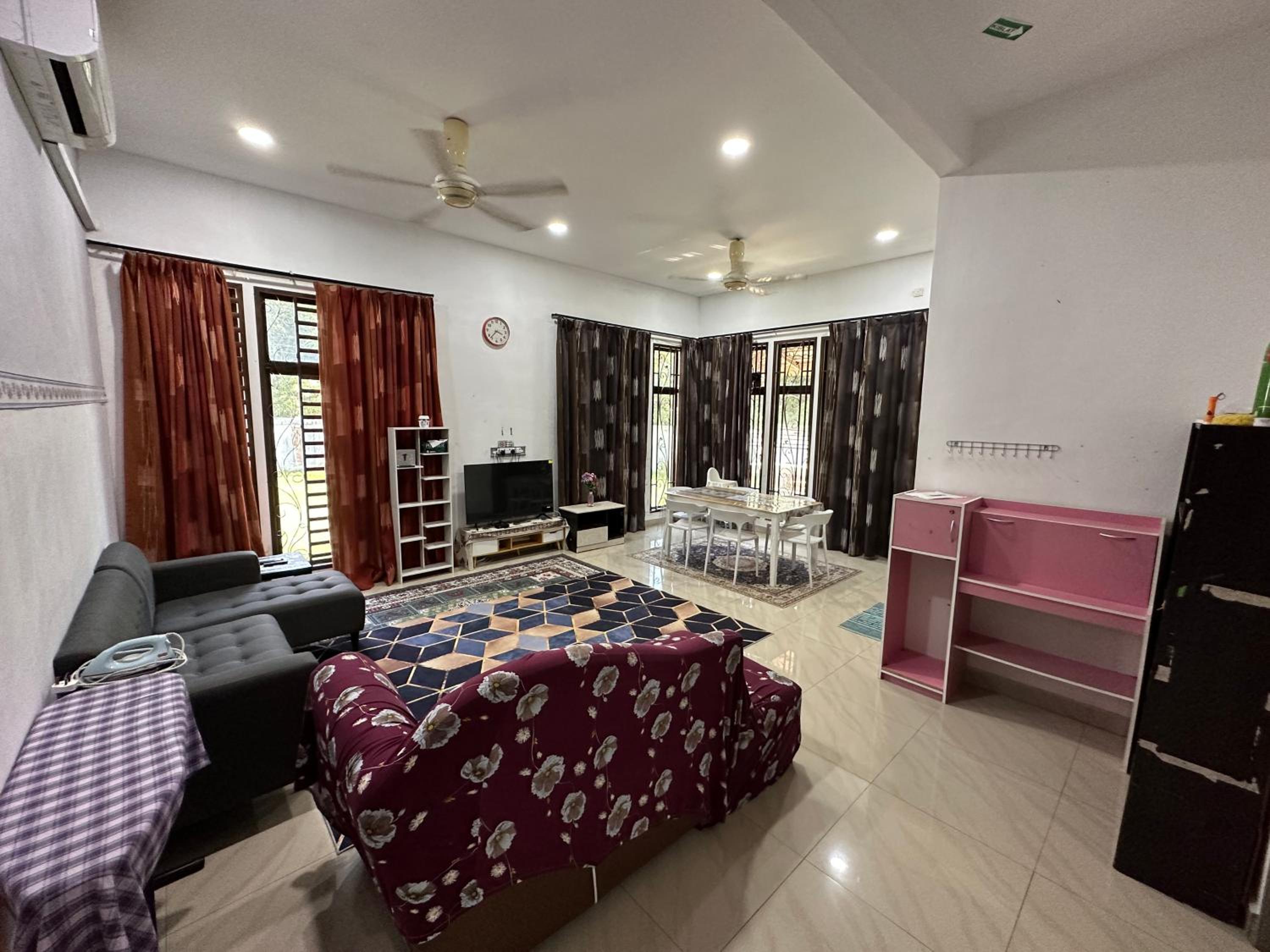 Azzahra Homestay Pekan with 3 Bedrooms fully airconditioner photo 5