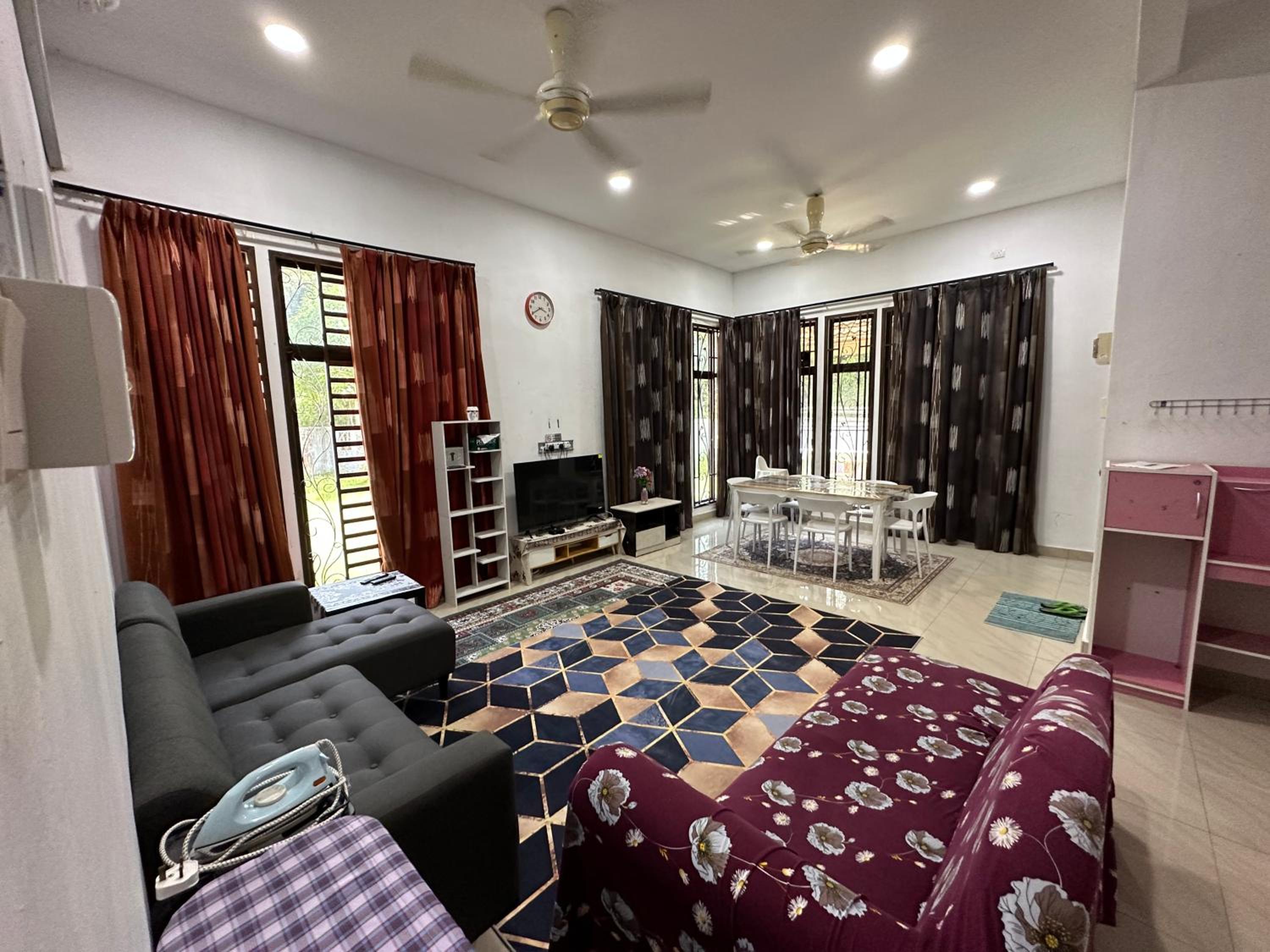 Azzahra Homestay Pekan with 3 Bedrooms fully airconditioner photo 2