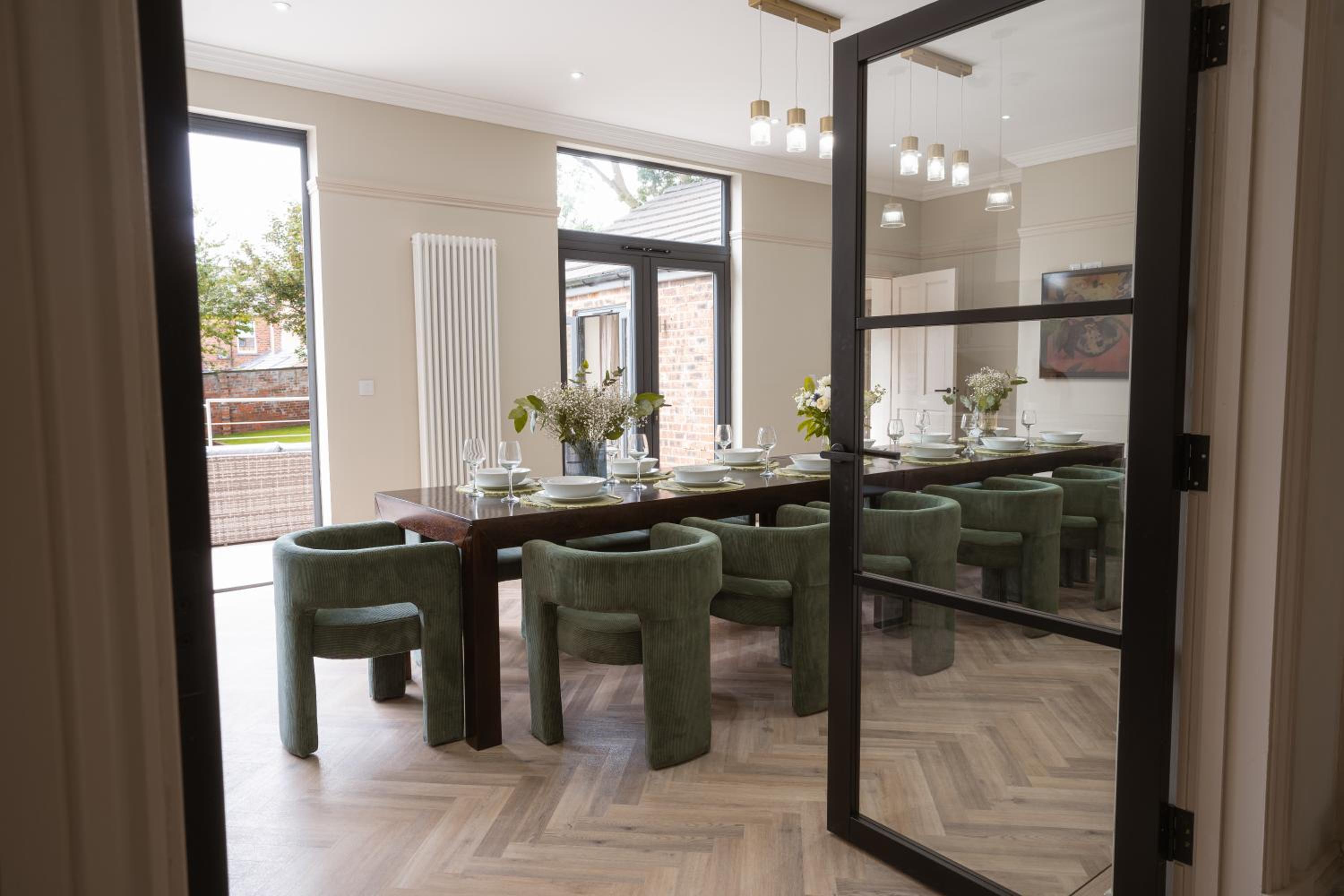Our House Collective - Luxury Stay in Lincoln City Centre, Hot tub, Sleeps 16 view 5